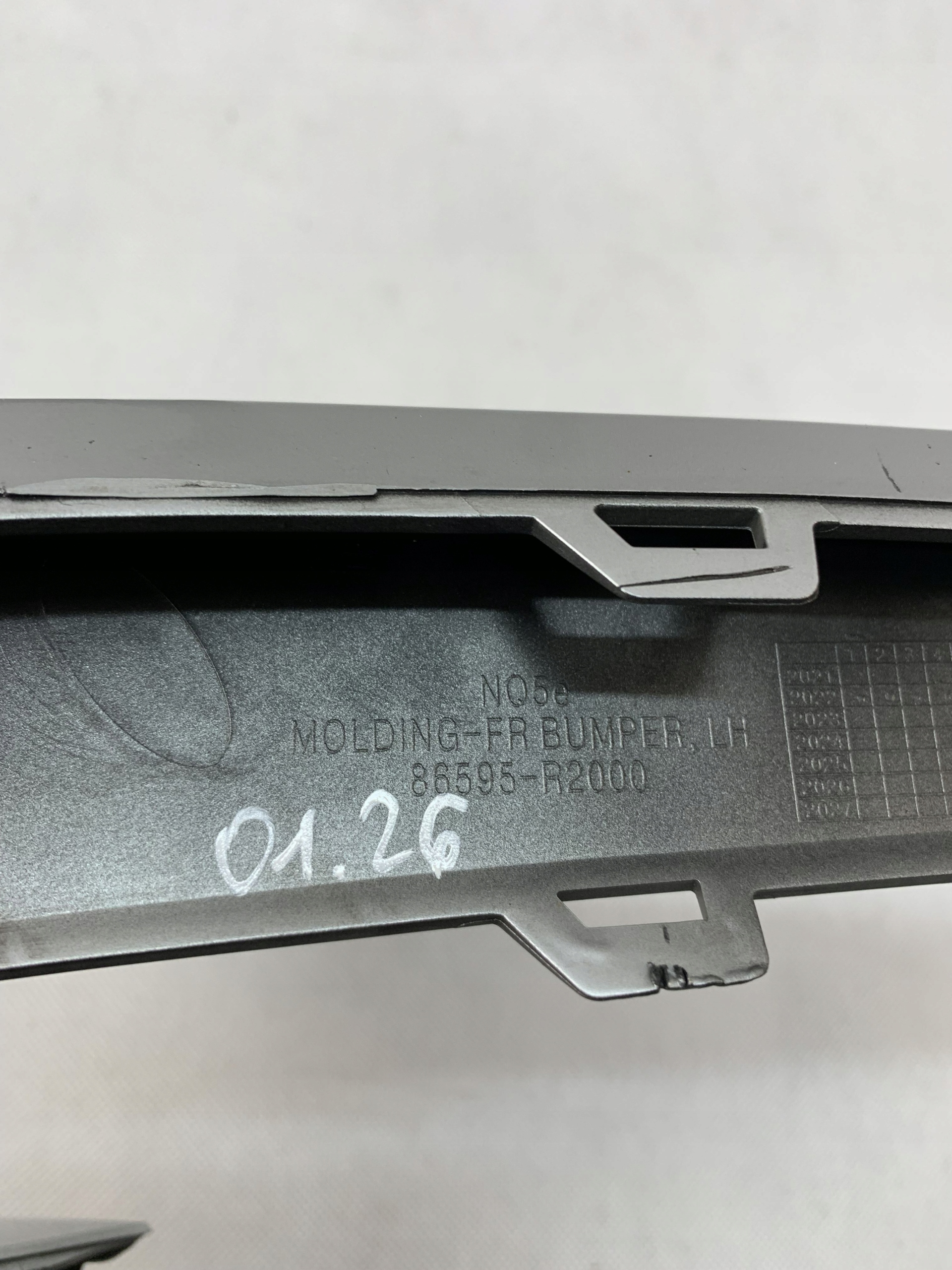 moulding left bumper front Kia Sportage 5 V 21r 86595-R2000 01.06