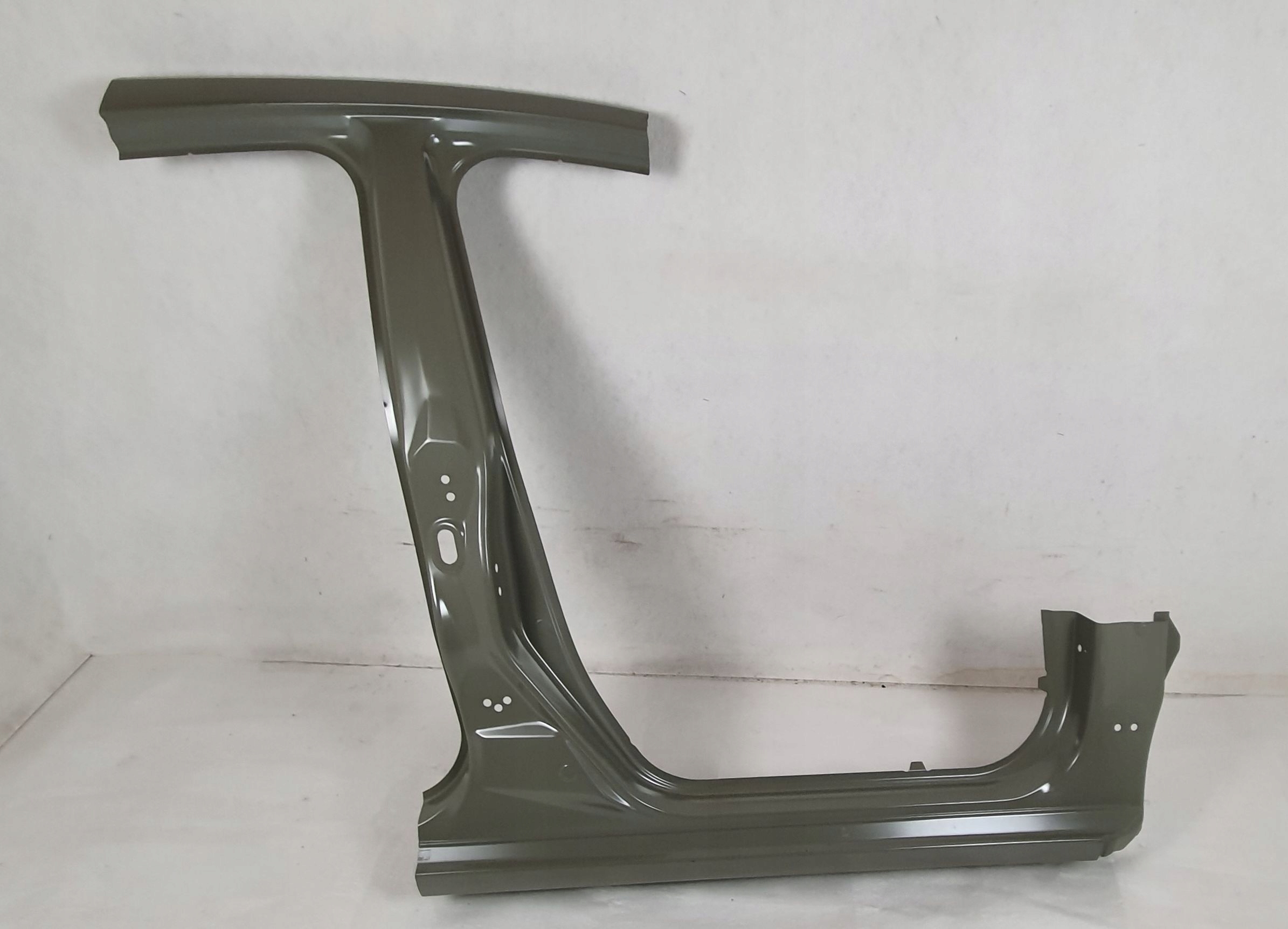 ОБШИВКА СТІЙКИ ПРАВИЙ ПЕРЕДНІЙ ПОРІГ MAZDA 2 III 14-19