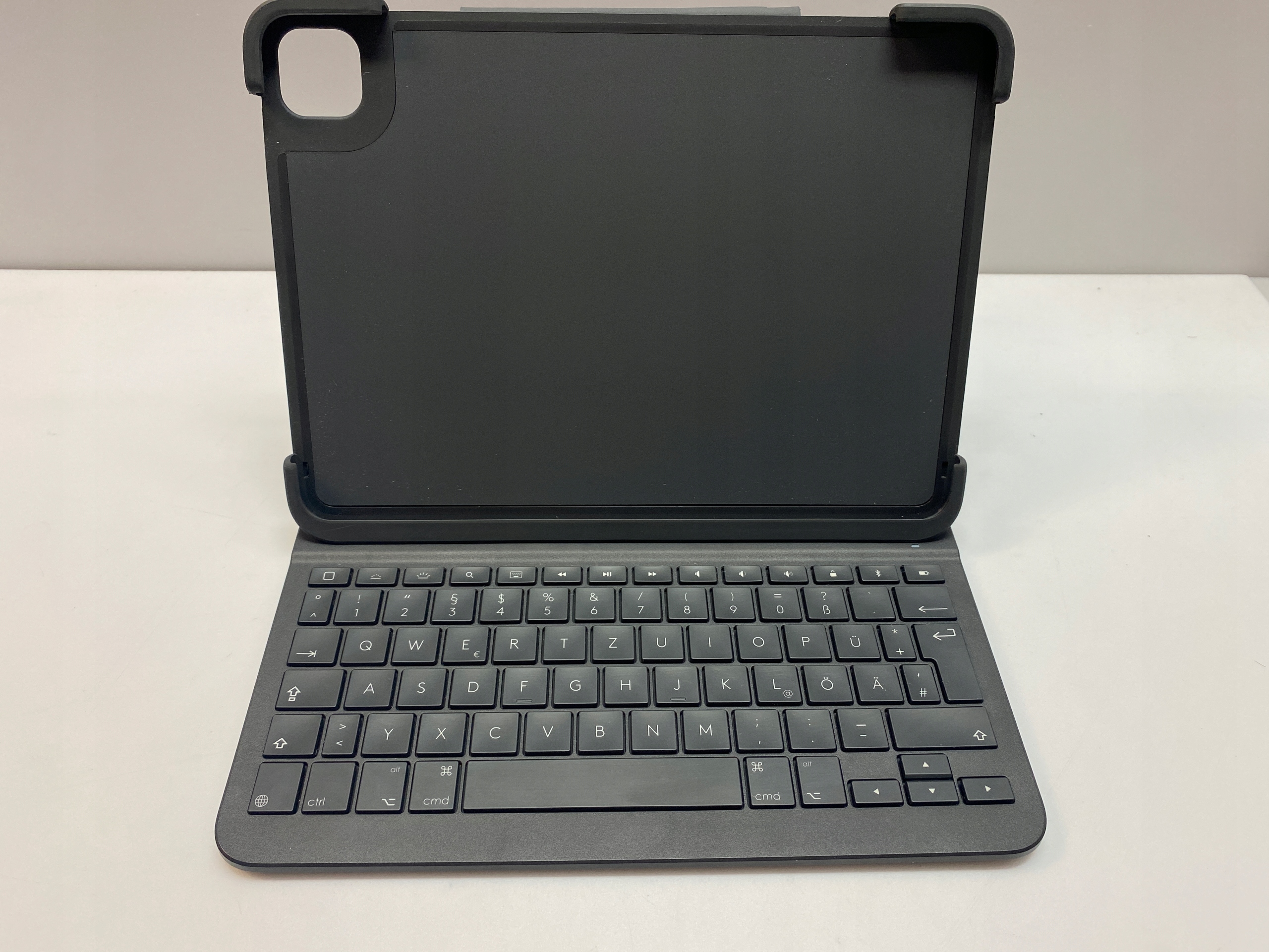 Etui z klawiaturą Logitech SLIM FOLIO PRO iPad Pro 11'' 1st 2nd 3rd generat Źródło zasilania Bateria