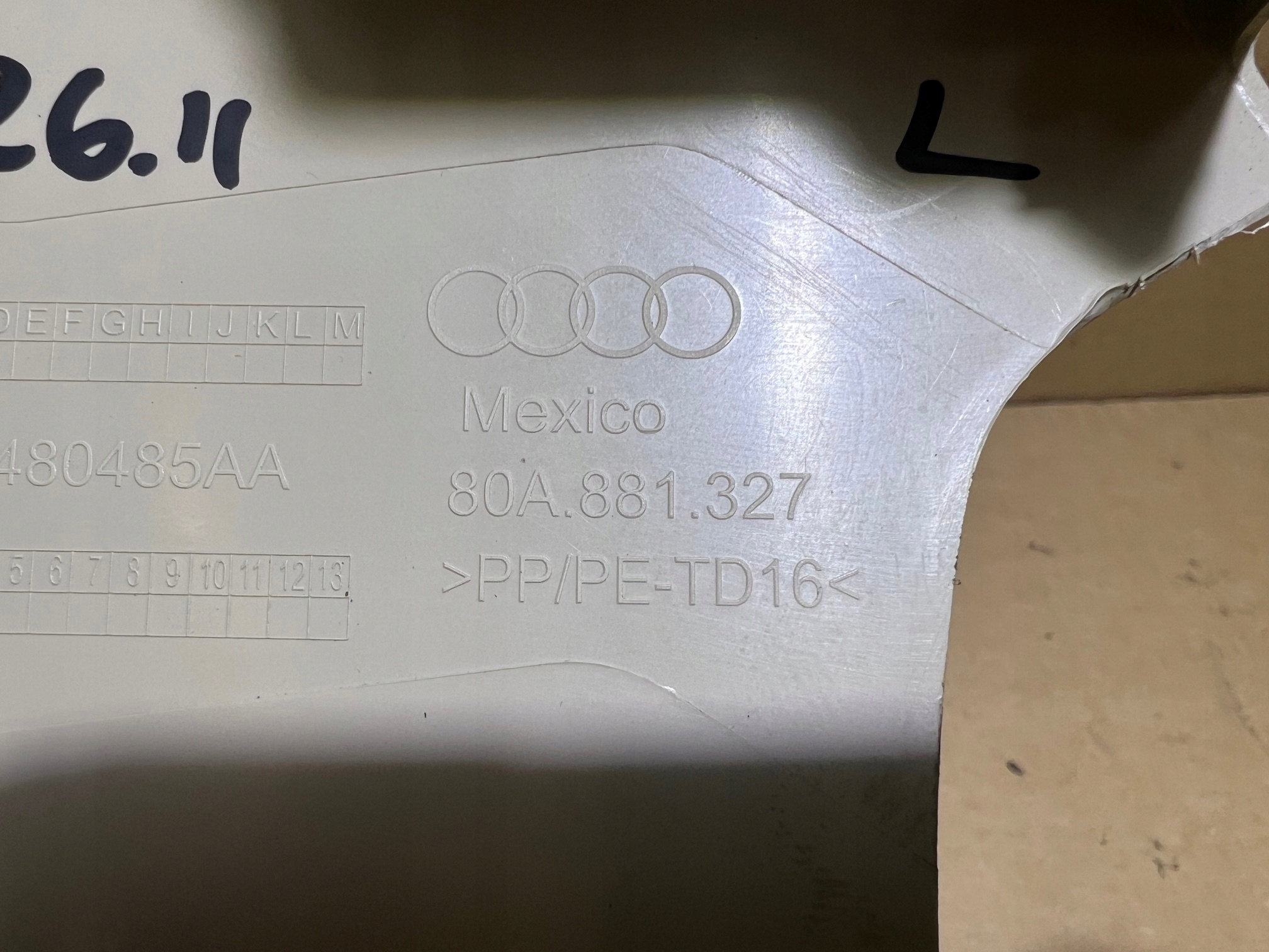 AUDI Q5 80A cover side seat driver´s 80A881327