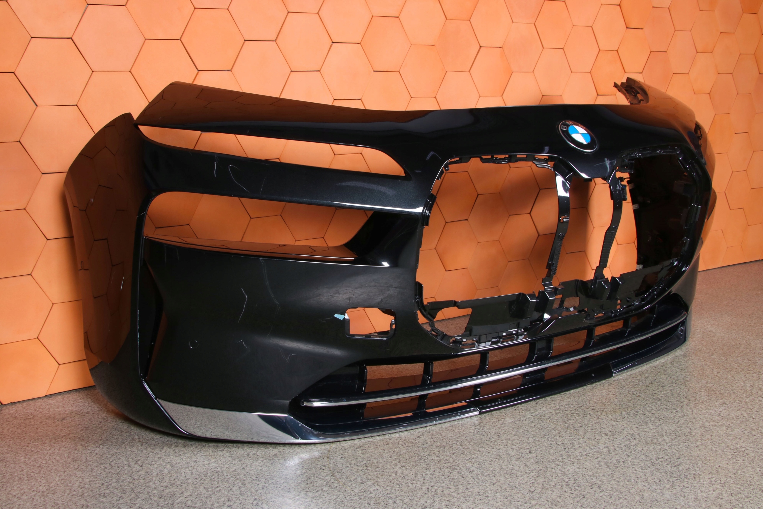 BMW 7 G70 i7 bumper front front colour 475