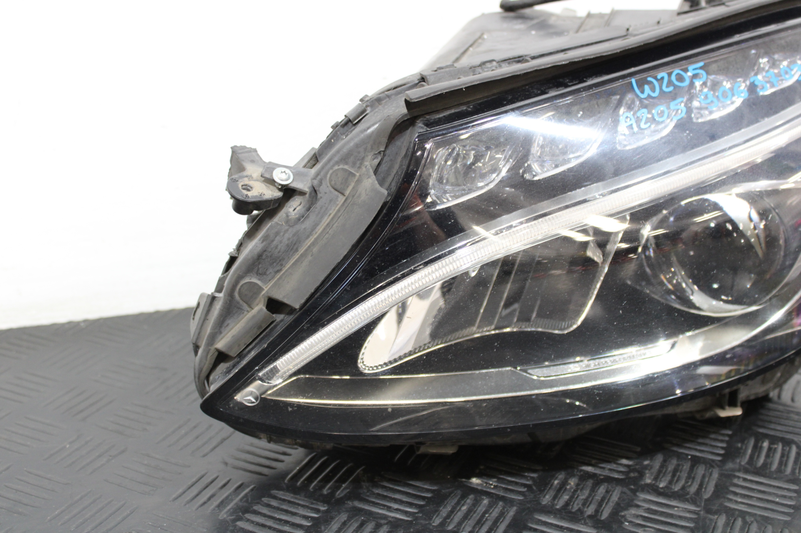 light left front LED A2059063703 MERCEDES C-KLASA W205 SB KOMBI