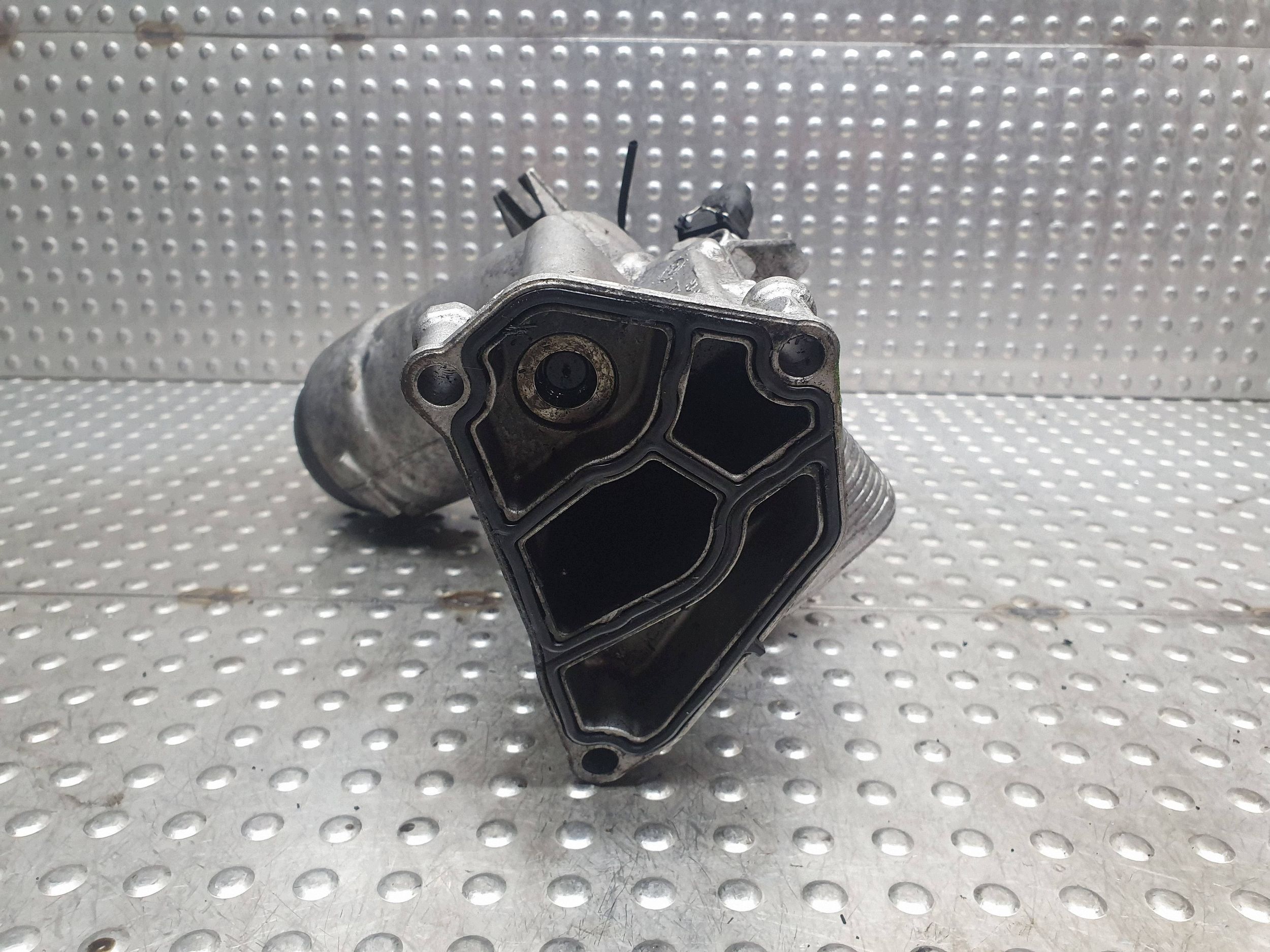 Supporto filtro olio Radiatore / Raffreddatore 7787072 BMW E46 E87 E90 E60 X3 E83 2.0D M47