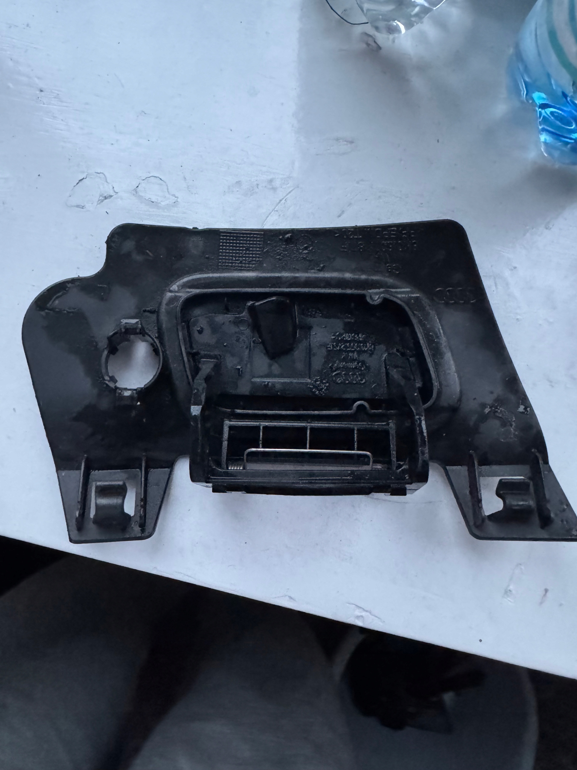 AUDI A4 B8 -> Couvre Lave phare REFLEKTORA Gauche Avant 8K0807787F