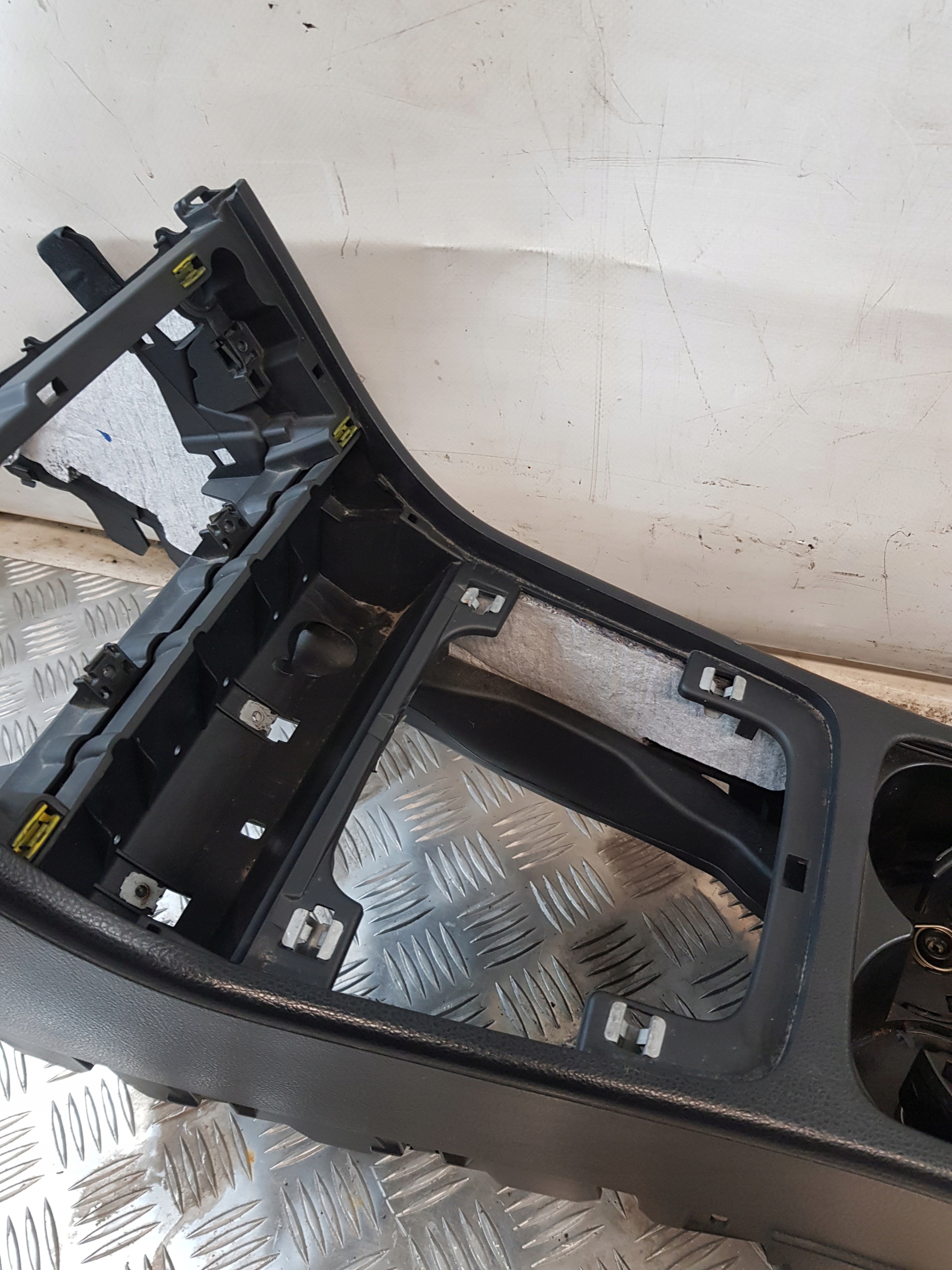 VW PASSAT B6 KOMBI 06R- TUNEL central 3C0863319S armrest