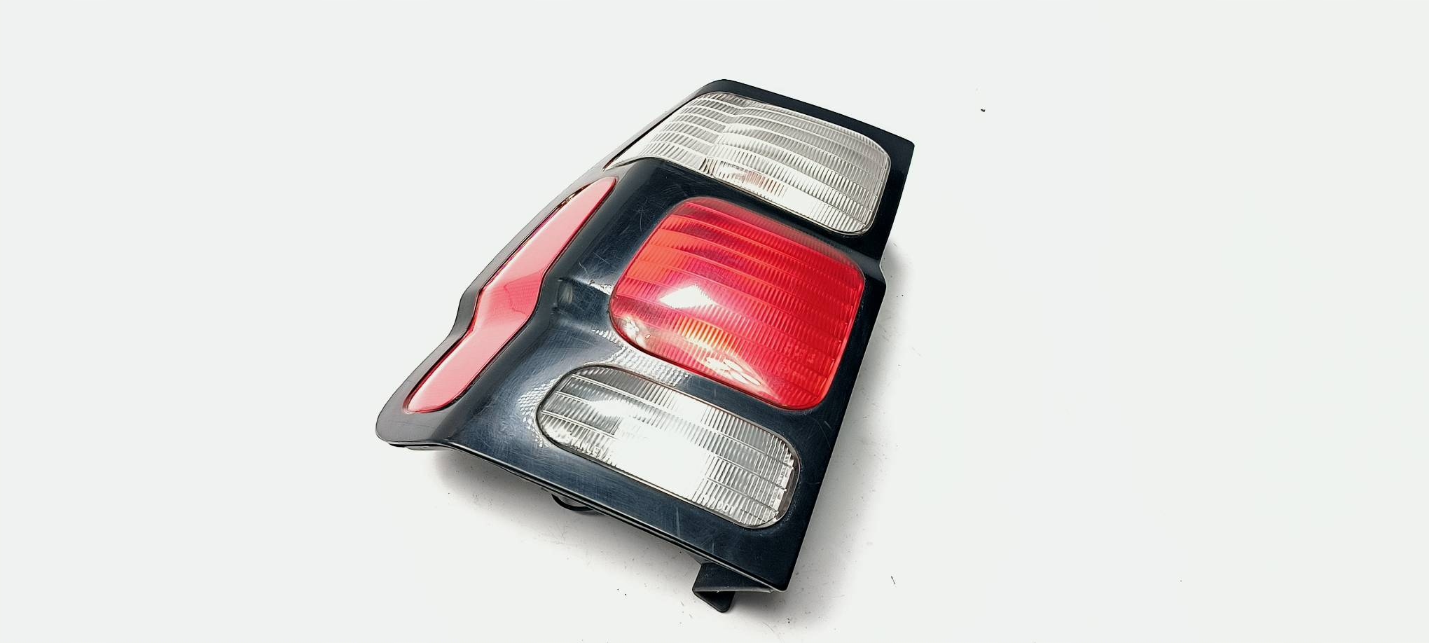 light left rear part MITSHUBISHI MONTERO