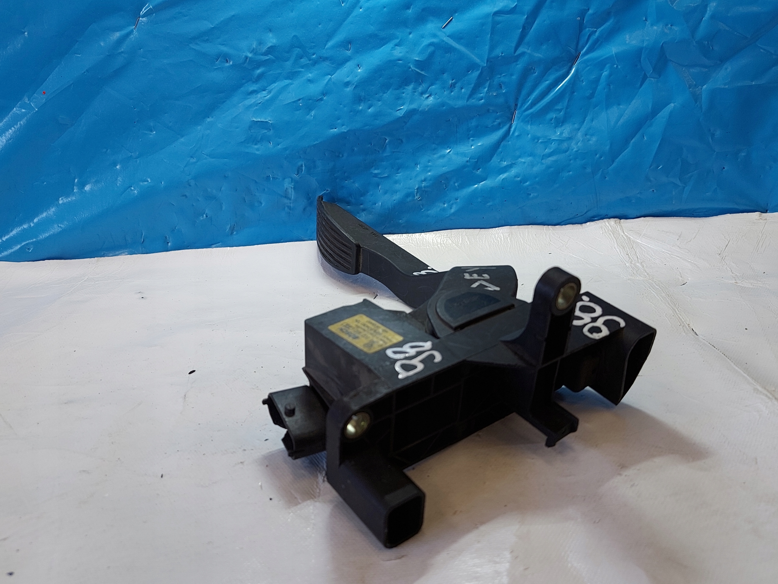 accelerator pedal IVECO DAILY 2.3 HPI 0281092632