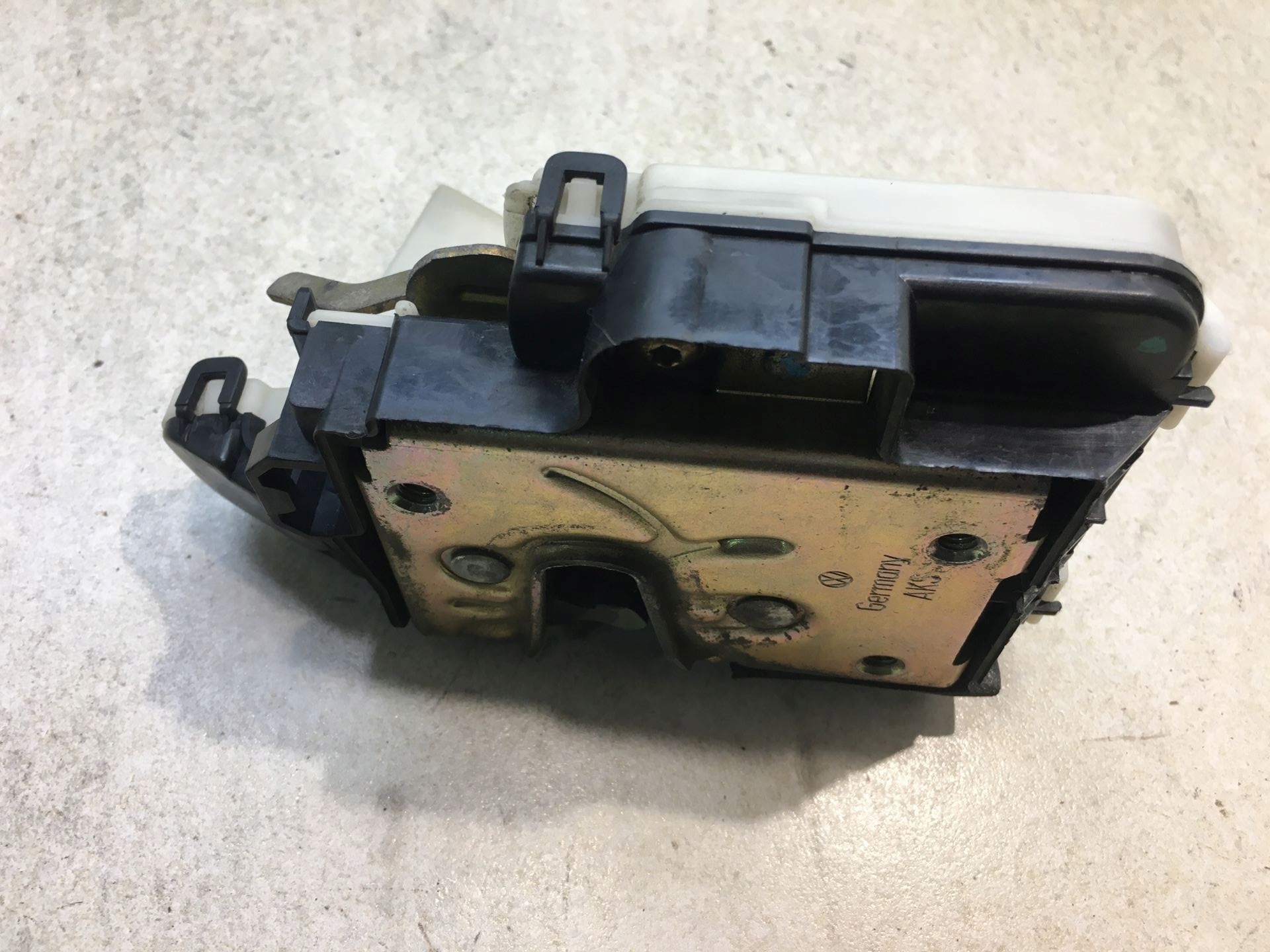 lock door right rear part VW GOLF III 1H4839016