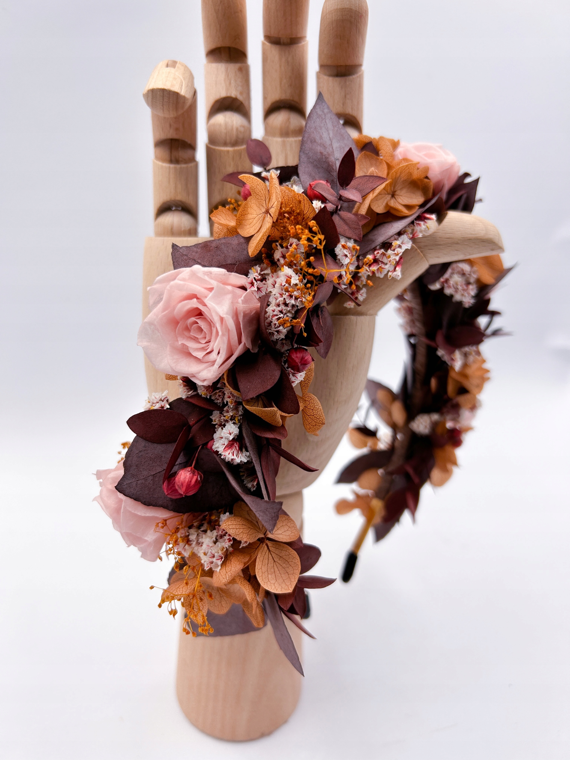 Řemínek na hlavu ze stabilizovaných květů