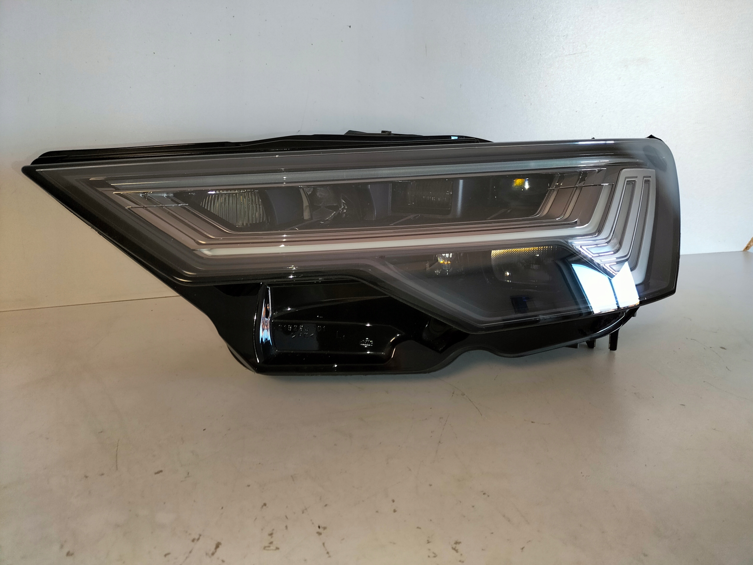 Licht vorne reflektor links AUDI A6 C8 18- MATRIX HD