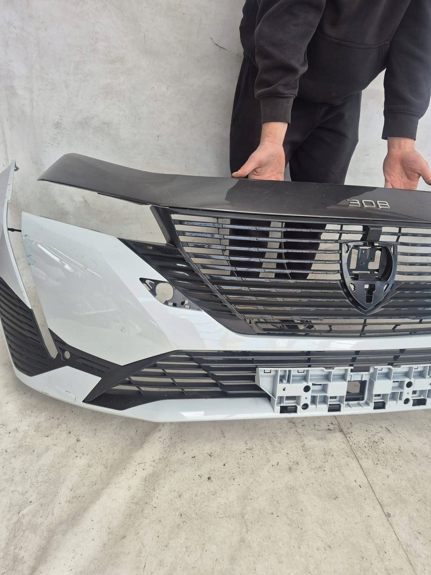 PEUGEOT 308 III T10 21- bumper front front 4XPDC 9837677880