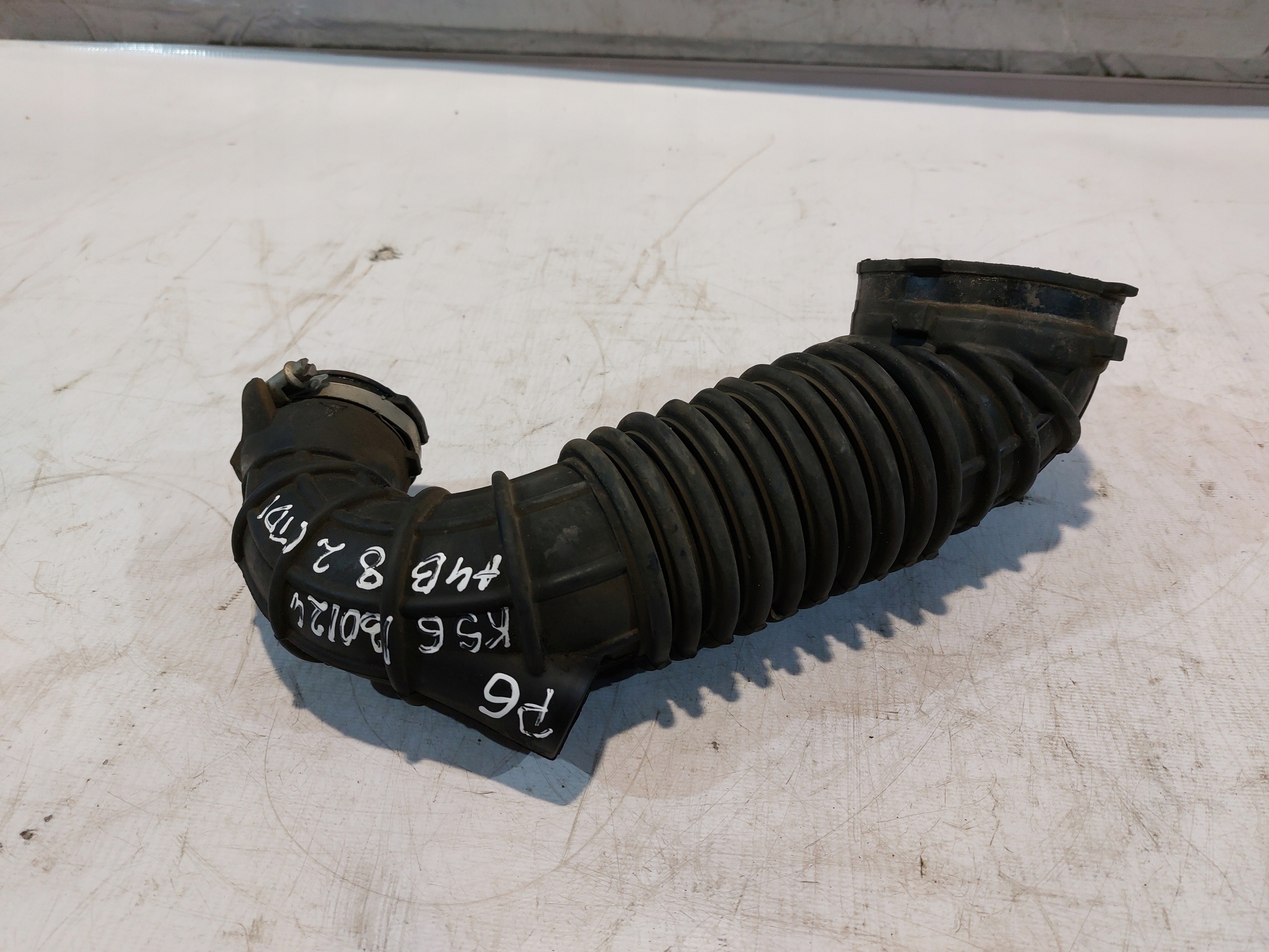 pipe hose air AUDI A4 B8 2.0TDI