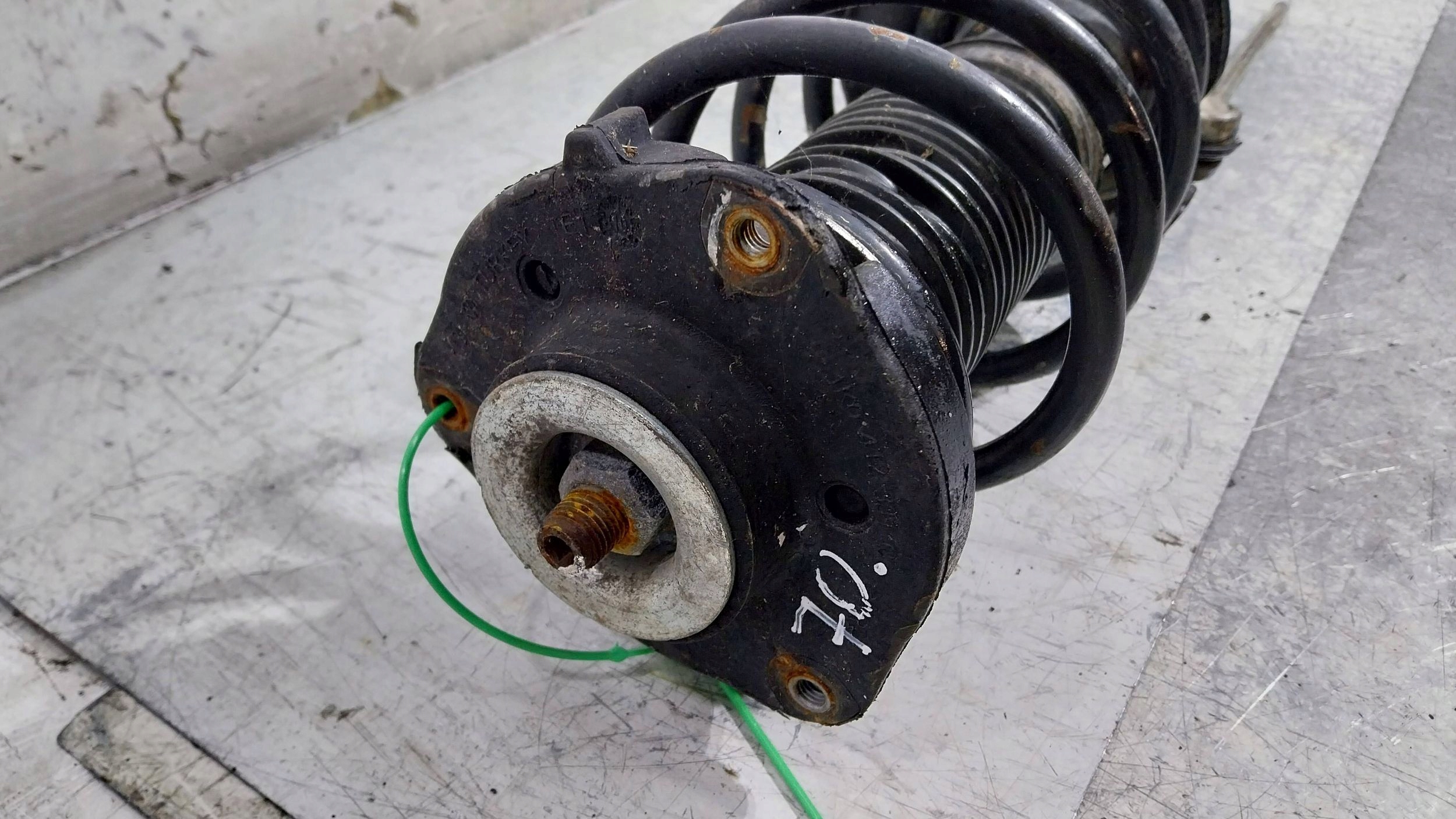 shock absorber left right front 1K0413031BH LEON II A3 GOLF V VI OCTAVIA II
