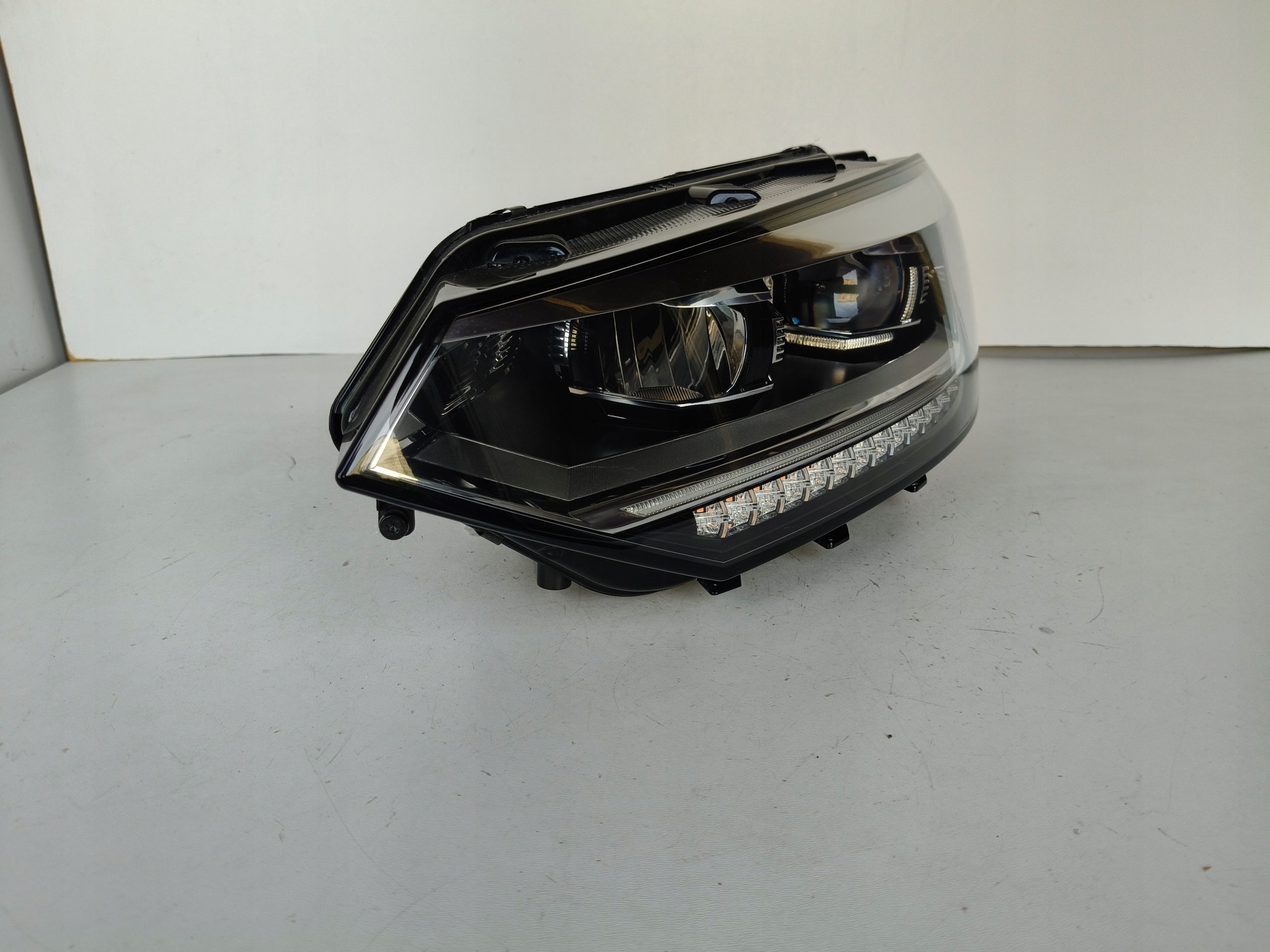 light left REFLEKTOR VW TOURAN 5TA 16- FULL LED
