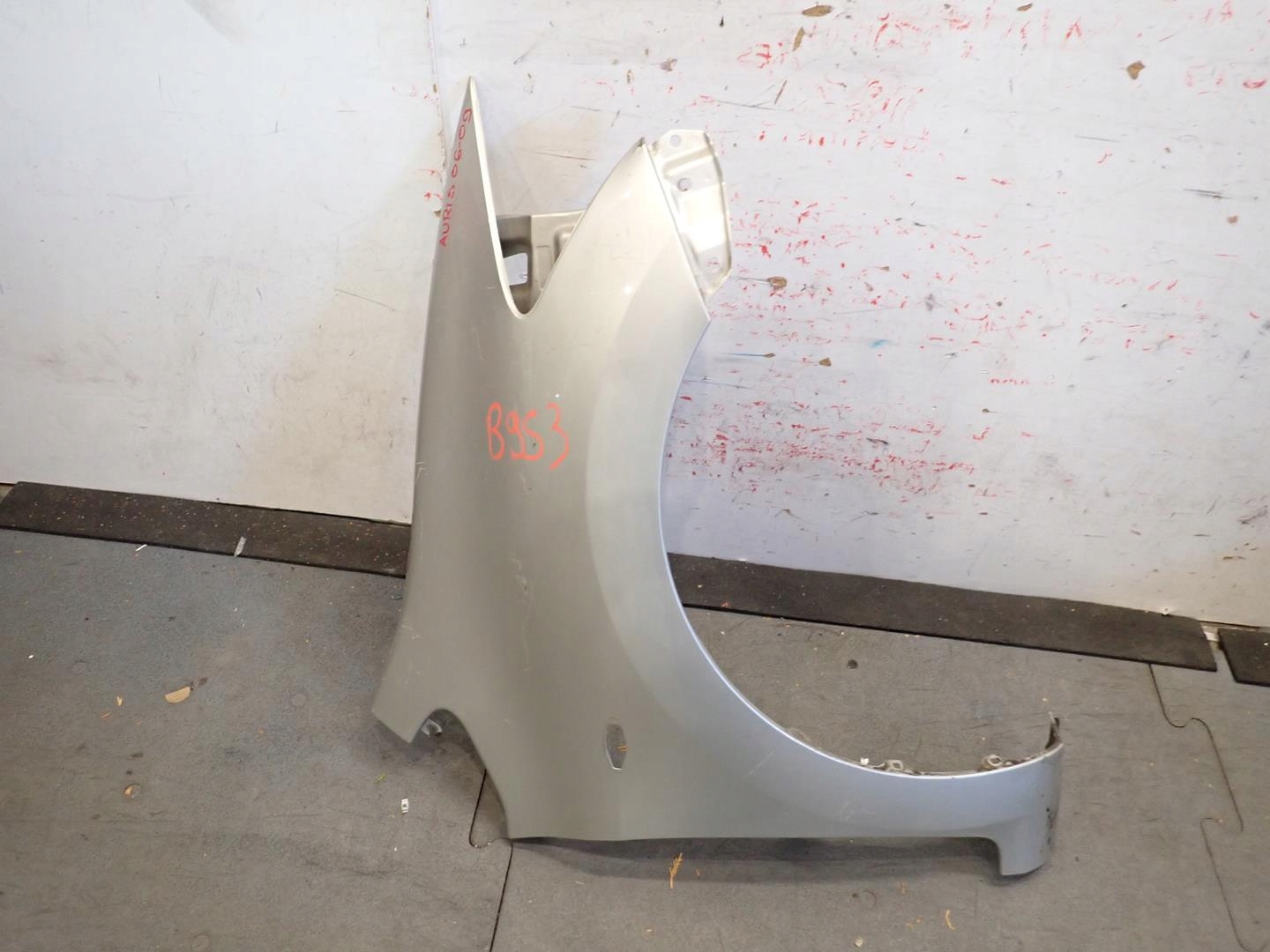 fender front front right TOYOTA AURIS and 2006-2009