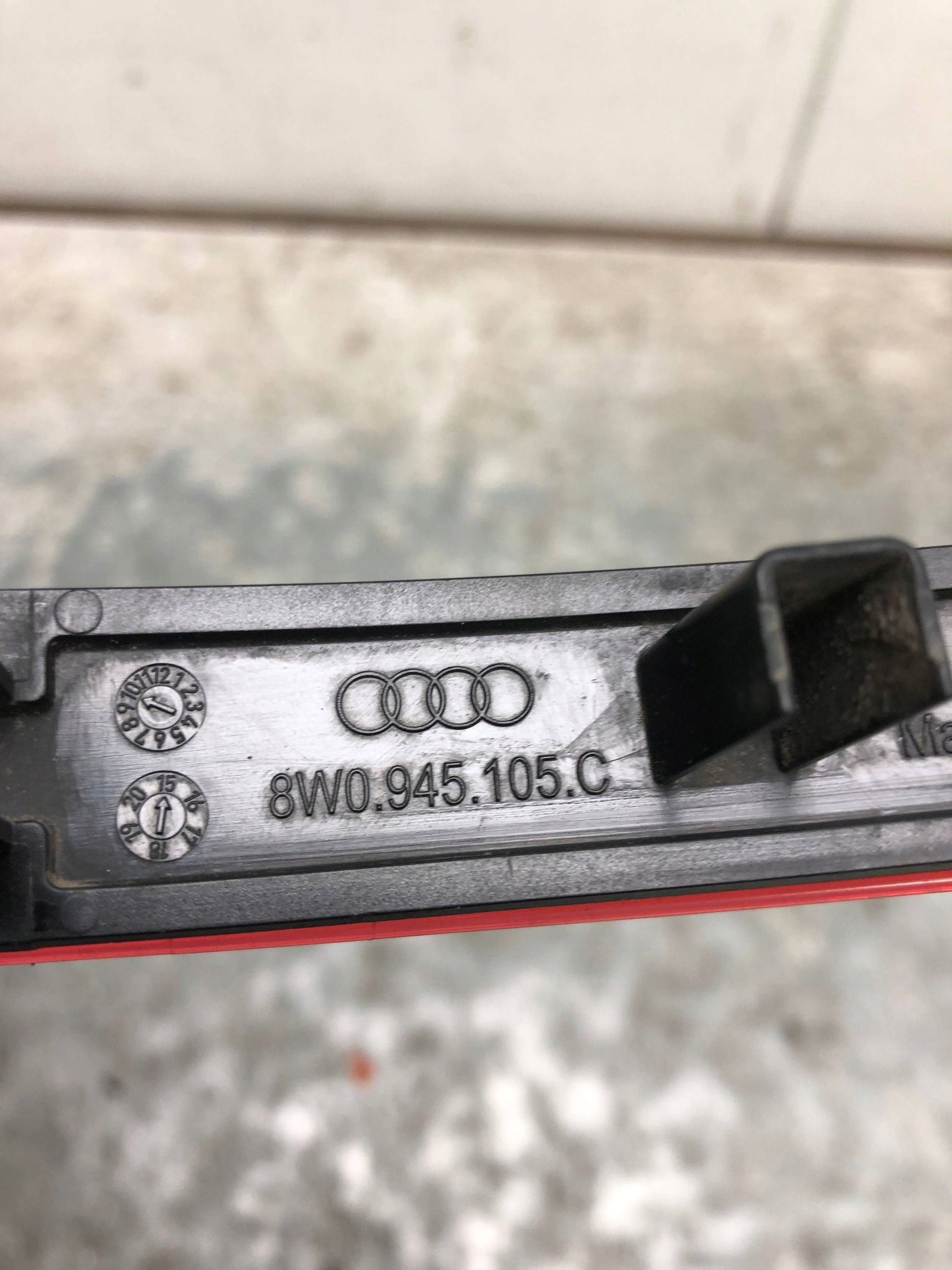 ODBLASK der Stoßstange links heck AUDI A4 B9 8W0945105C