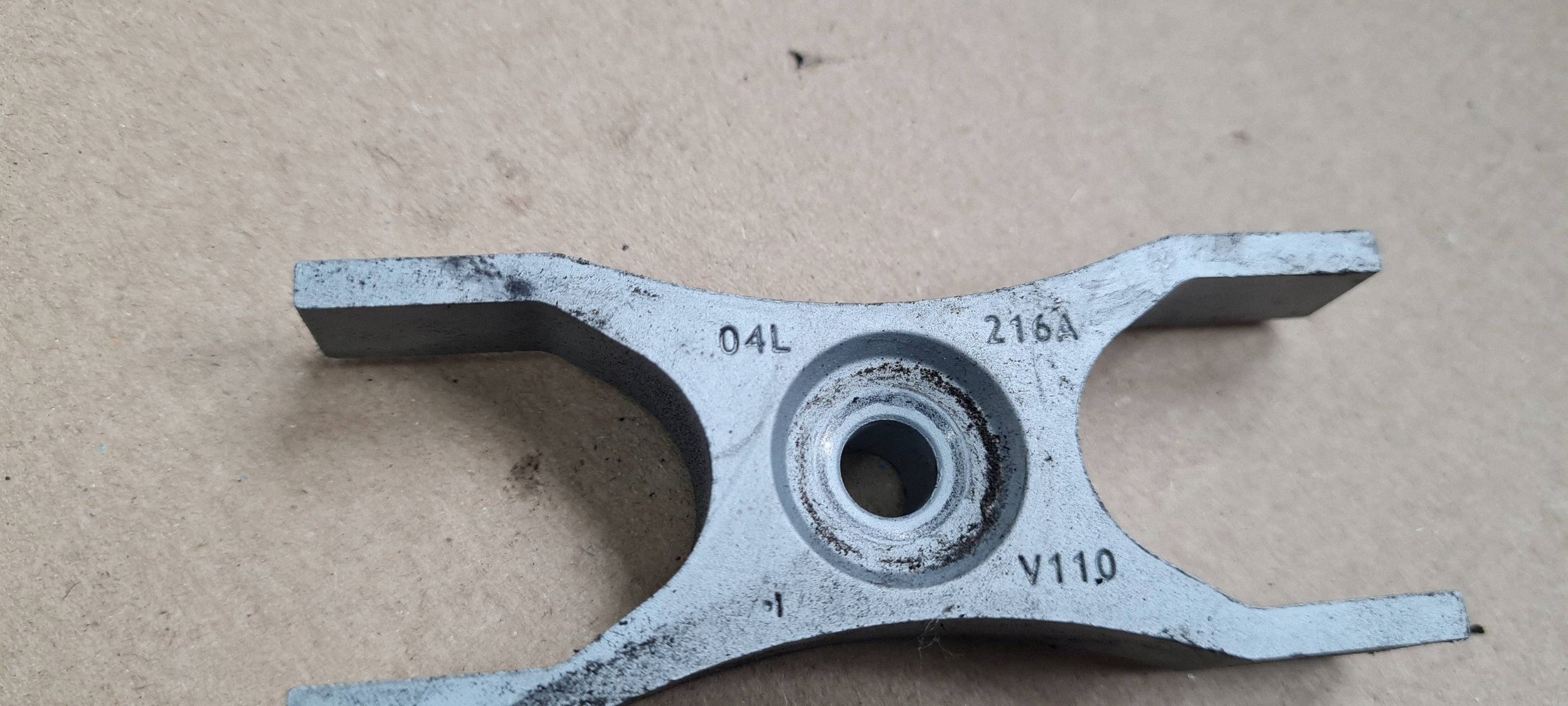 A4 B9 8W Halter Halter Einspritzdüse 2.0 TDI 04L216A A5 8W A6 Q5