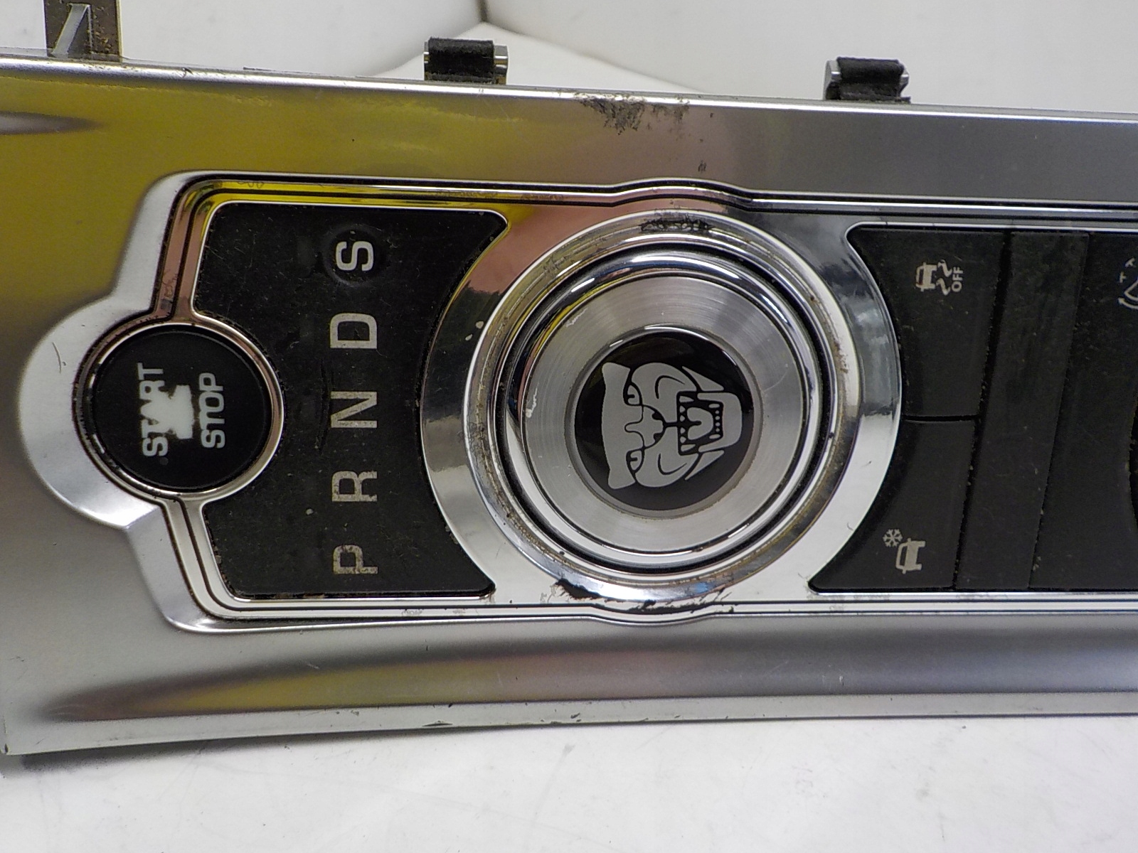 JAGUAR XF trim PANEL changes of the gear switch