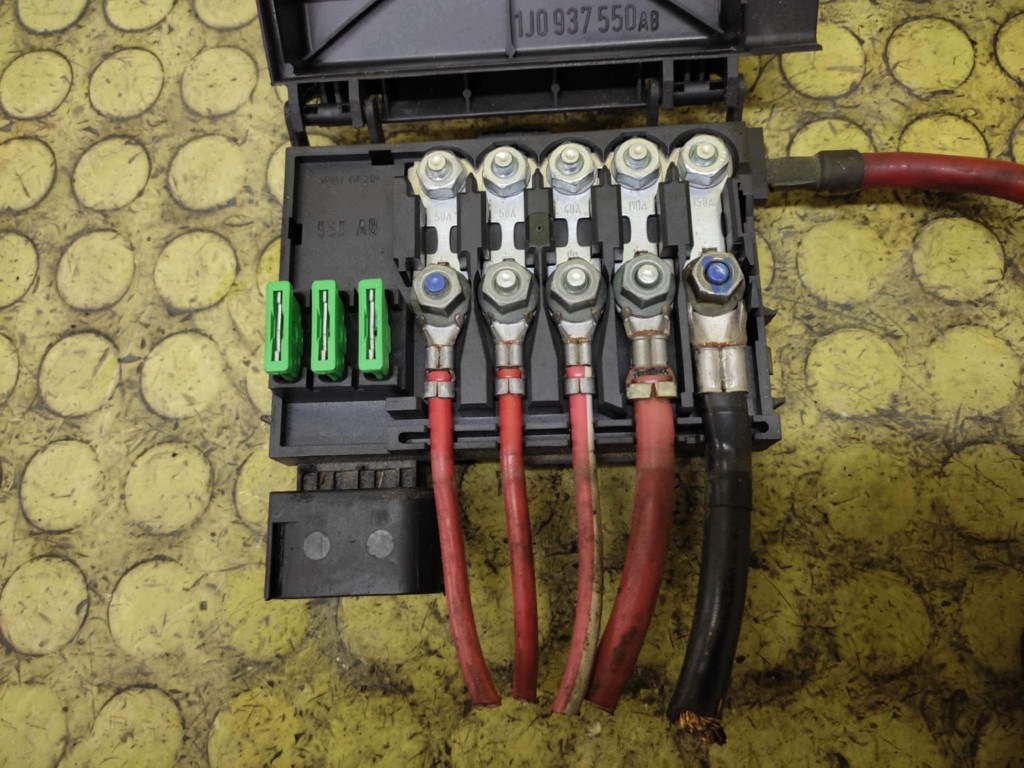 AUDI A3 8L 1.6 fuse box 1J0937550AB