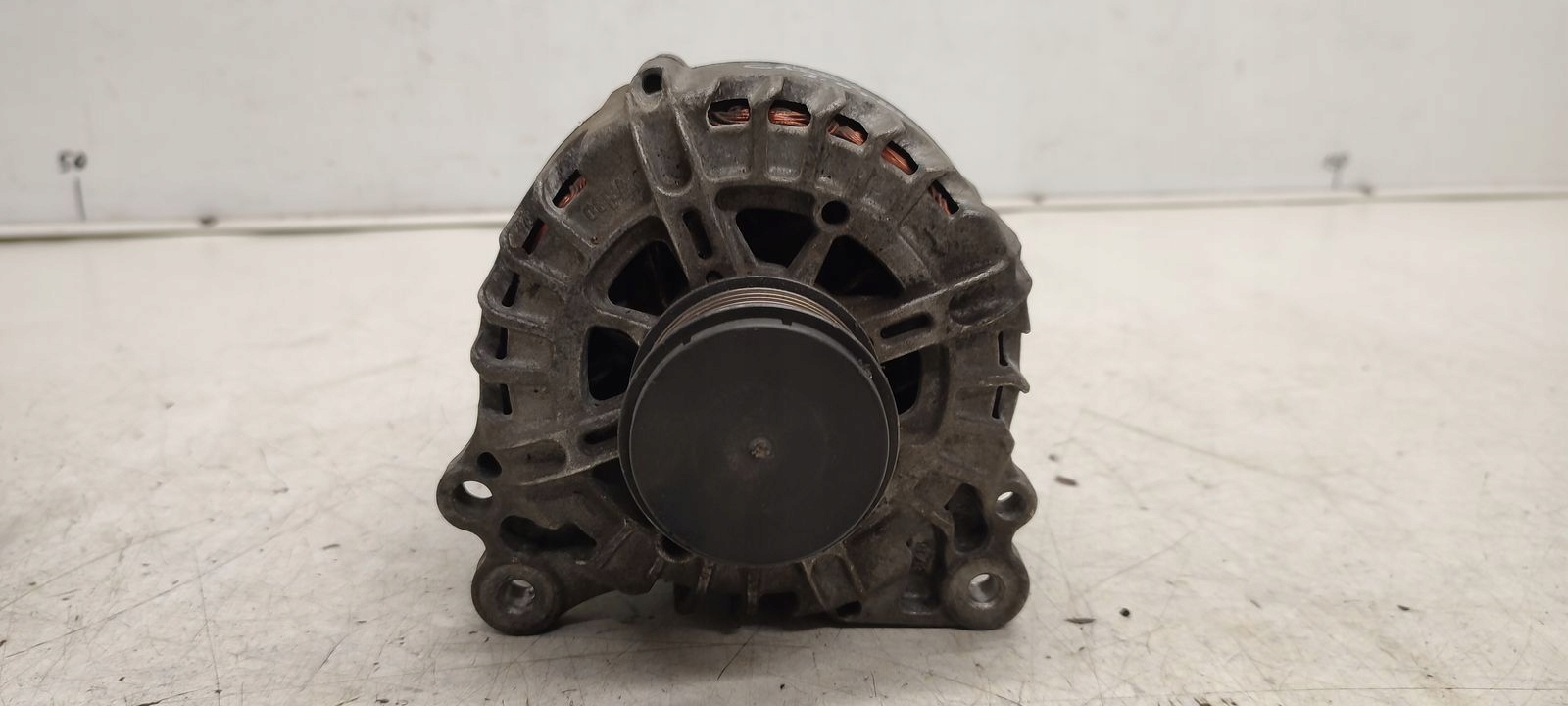 alternator VW Caddy III 2,0 TDI