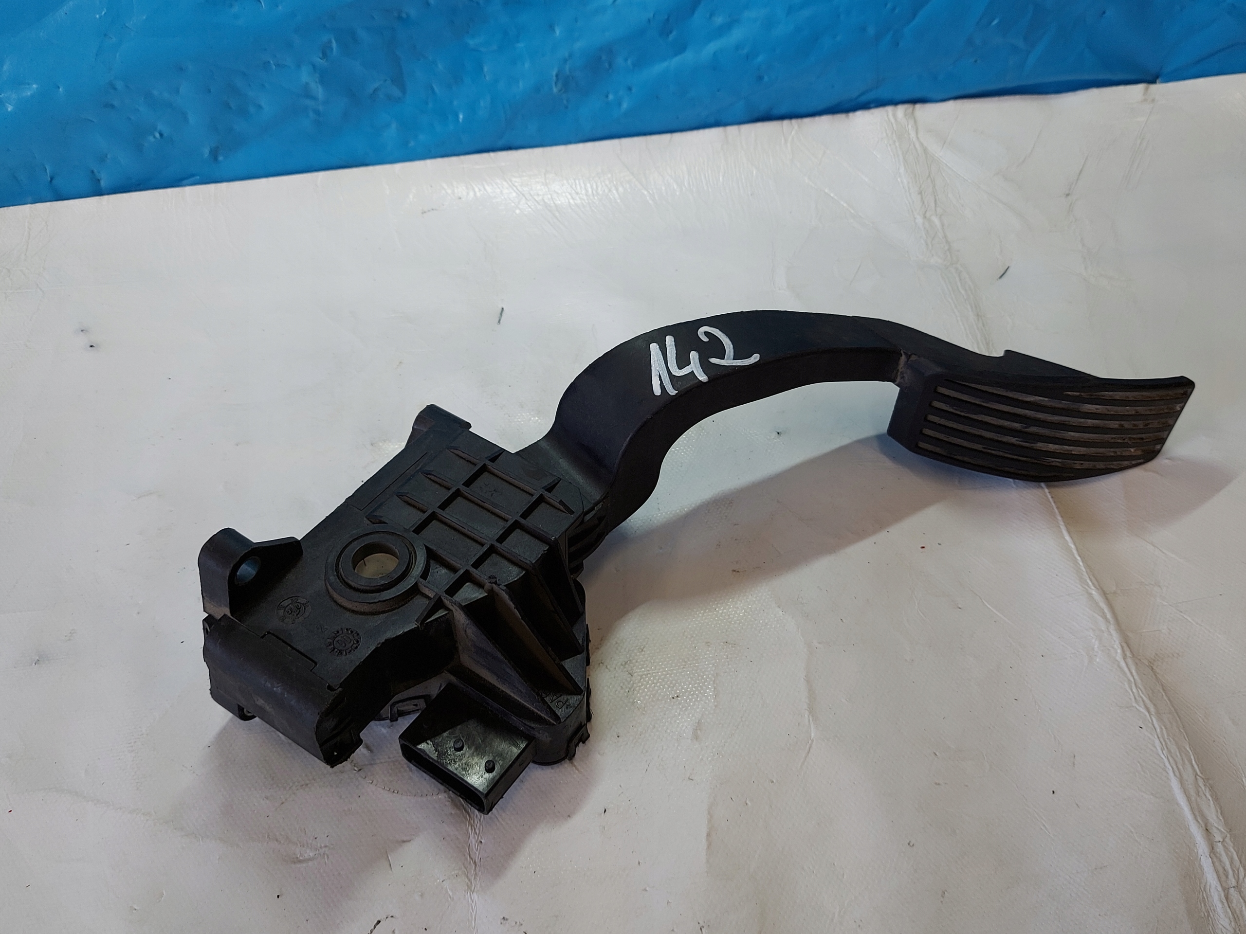 accelerator pedal CORSA D 1.2 B 55702020