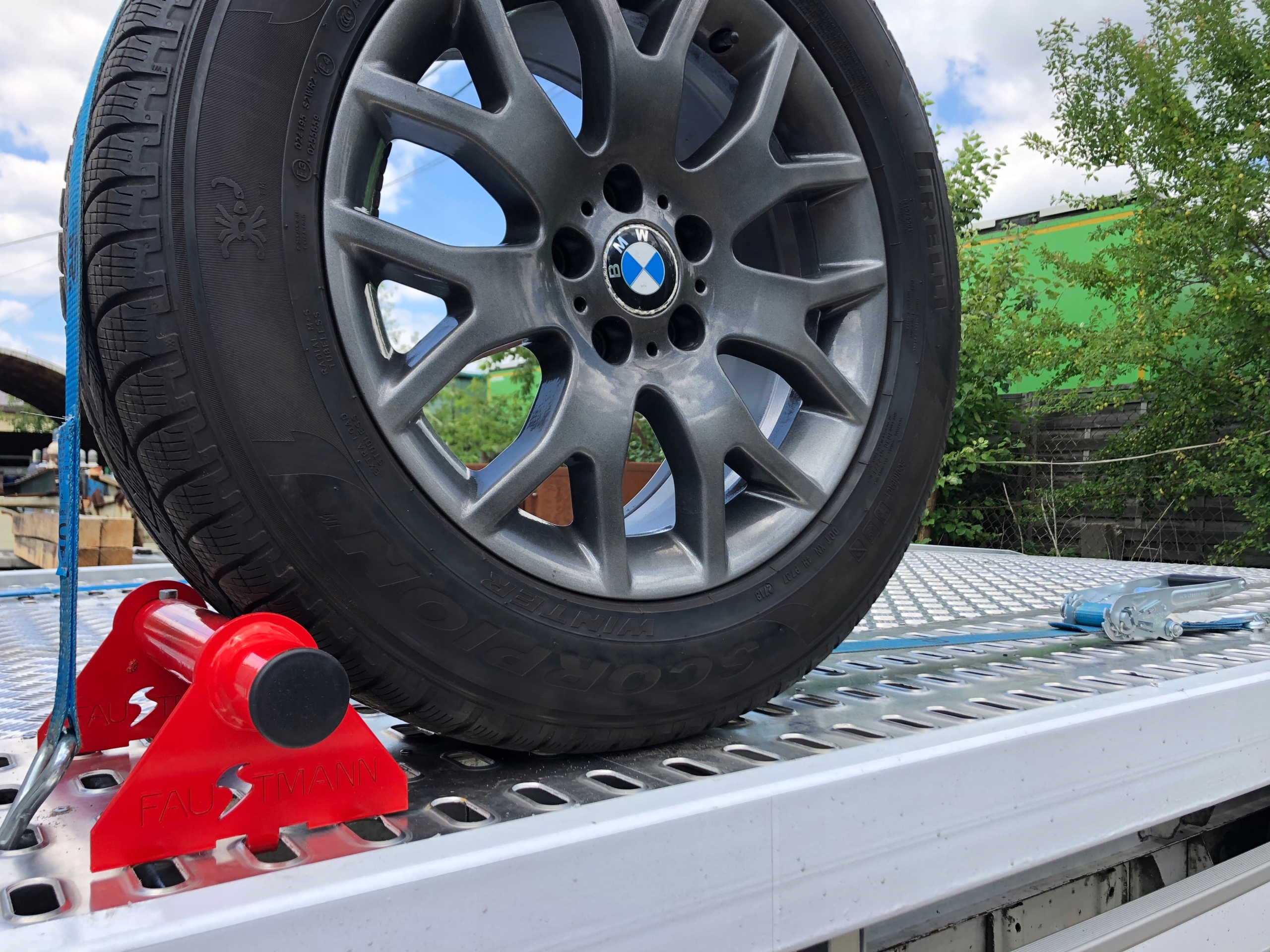 BLOKADA KLIN DO KOŁA LAWETA ZABUDOWA STOPER NAJAZD LOHR OCYNK REGULOWANY Marka Faustmann