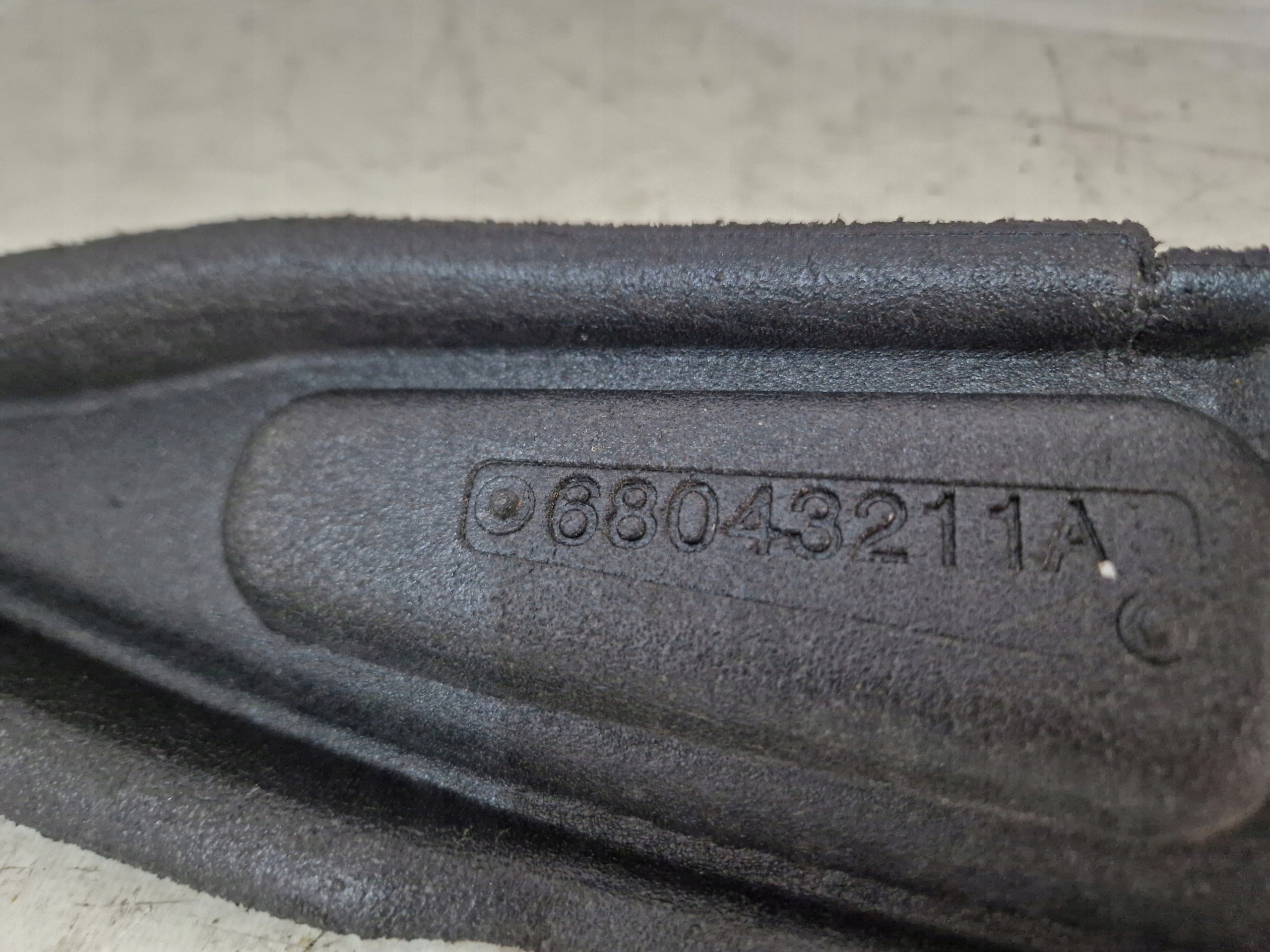 DODGE CHARGER 15- insonorisation aile sinistre 68043211A
