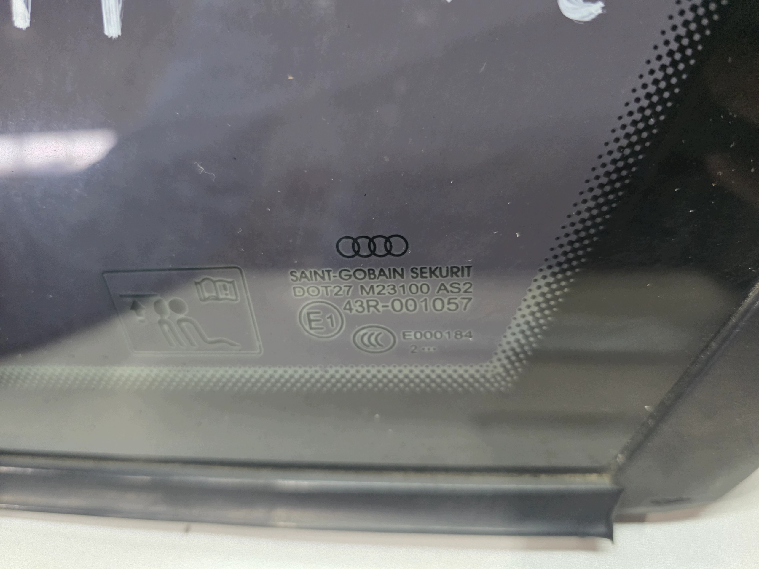 window bodywork right rear part AUDI A3 8V4 2012 ROK below CHROM