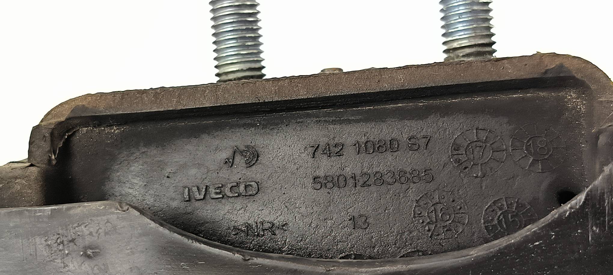engine mount 5801283685 IVECO DAILY 35S18