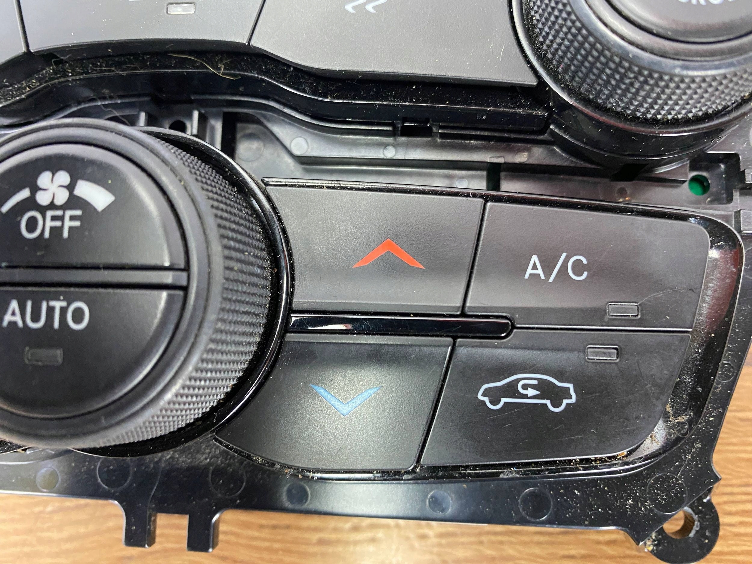 Bouton Unite commande clima Dodge Challenger 2015+