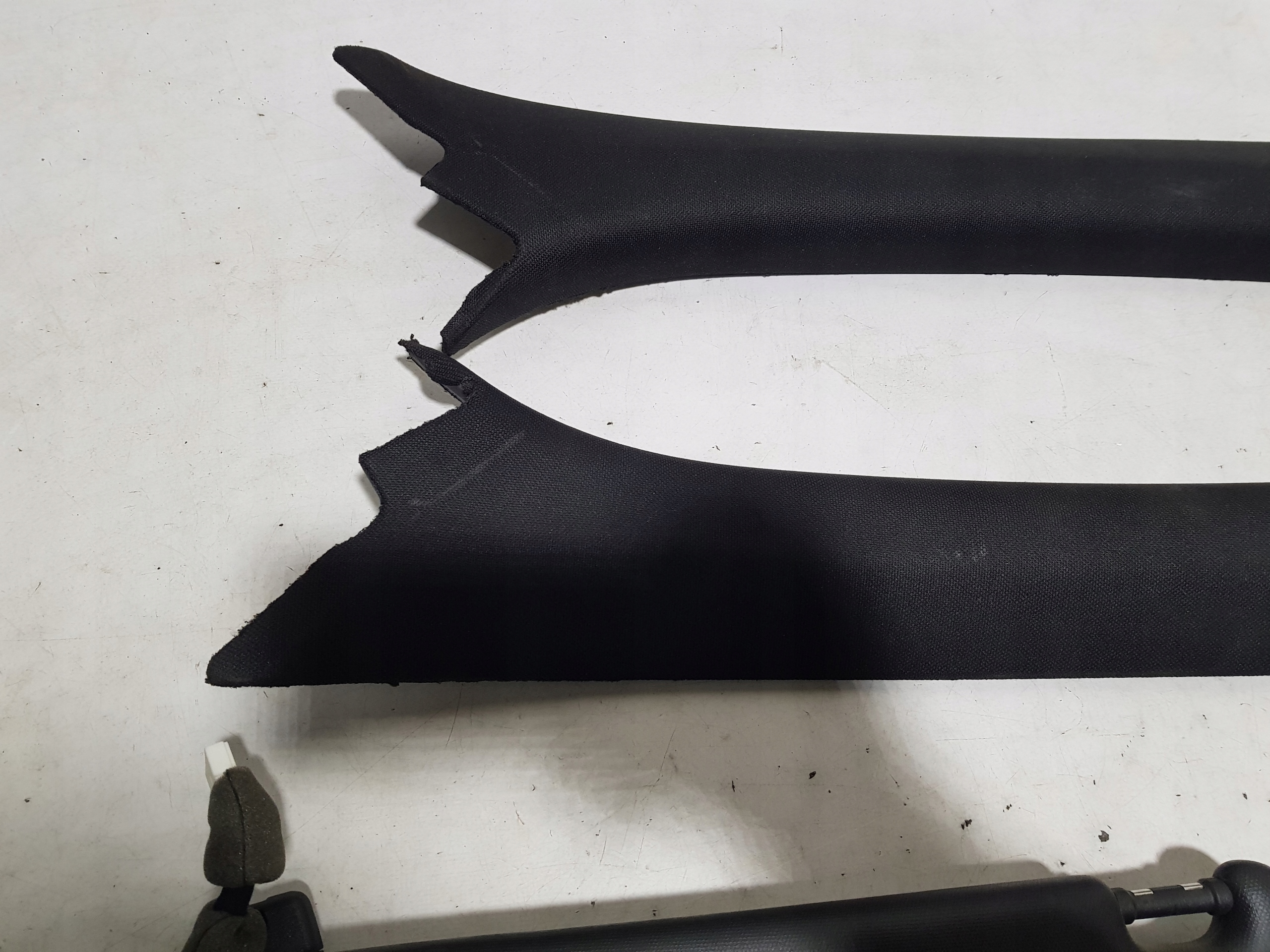 MERCEDES W204 sedan AMG black, inner pillars light plastics