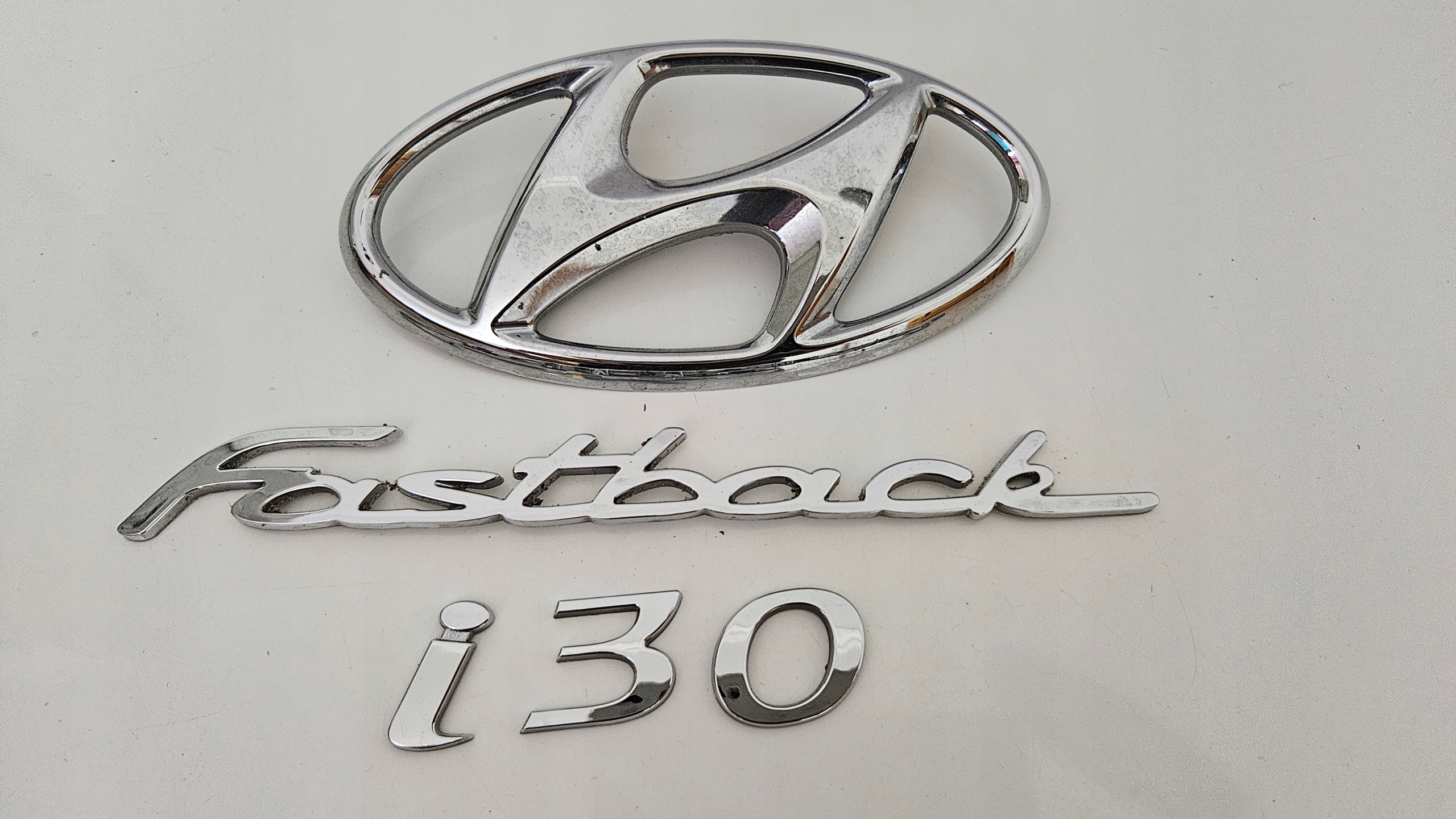 HYUNDAI I30 FASTBACK 2017-2023 KLAPA TYŁ ZNACZEK EMBLEMAT Marka Hyundai