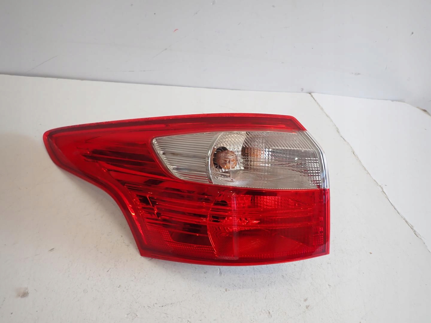 light rear part rear left FORD FOCUS MK3 2010-2014 KOMBI