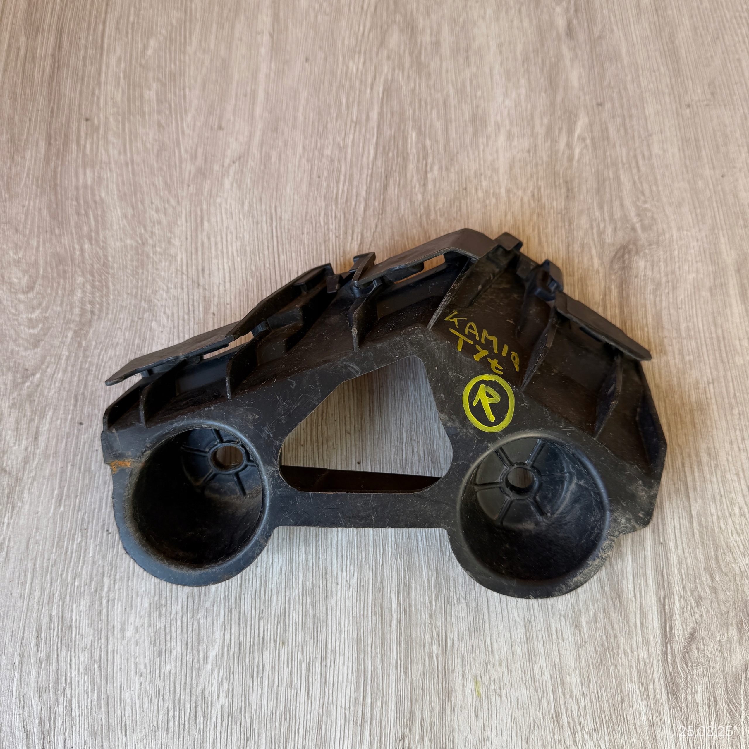 bumper bracket rear right SKODA KAMIQ 658807394A