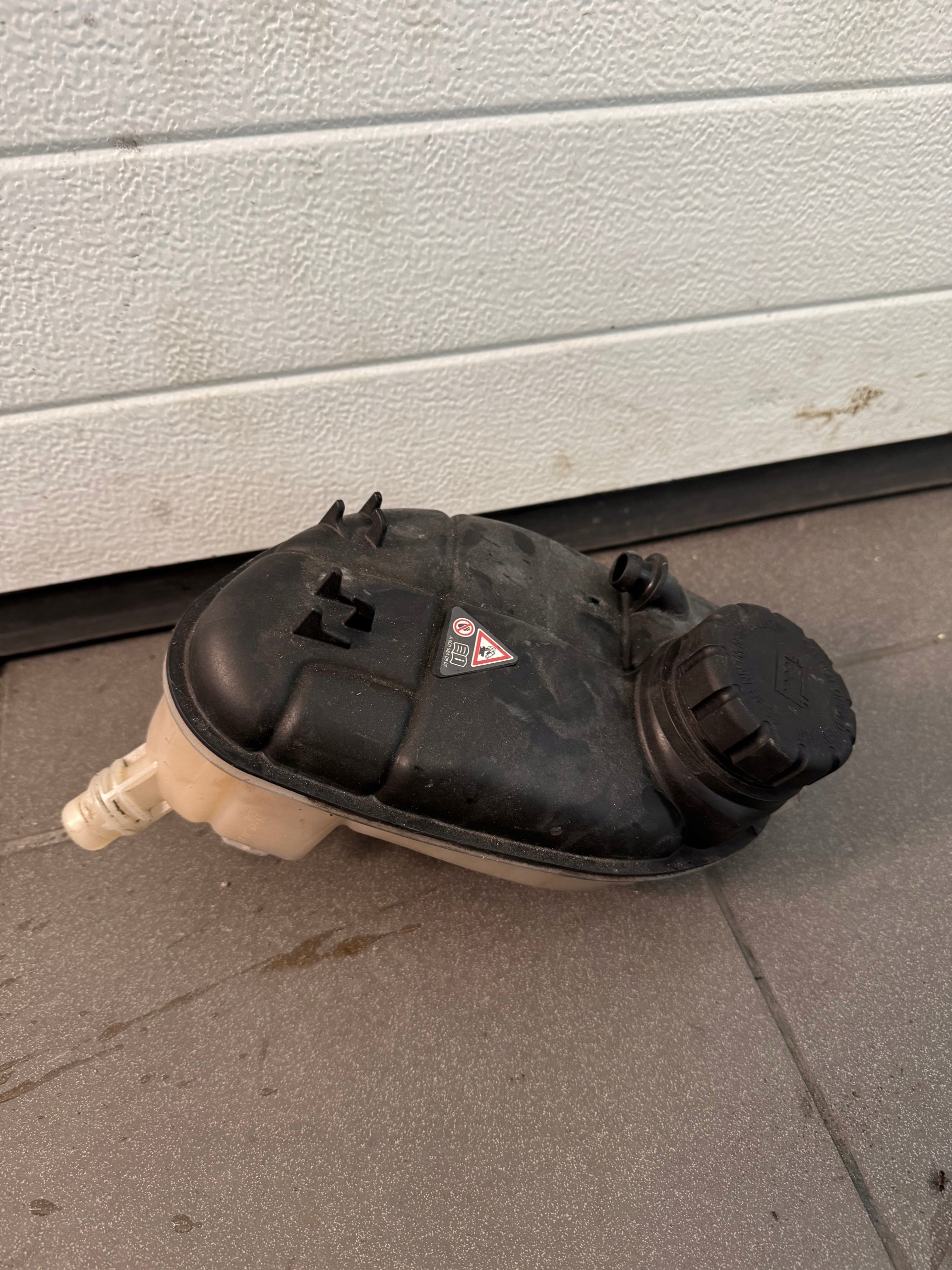 ausdehnungsbehälter MERCEDES CLA W117