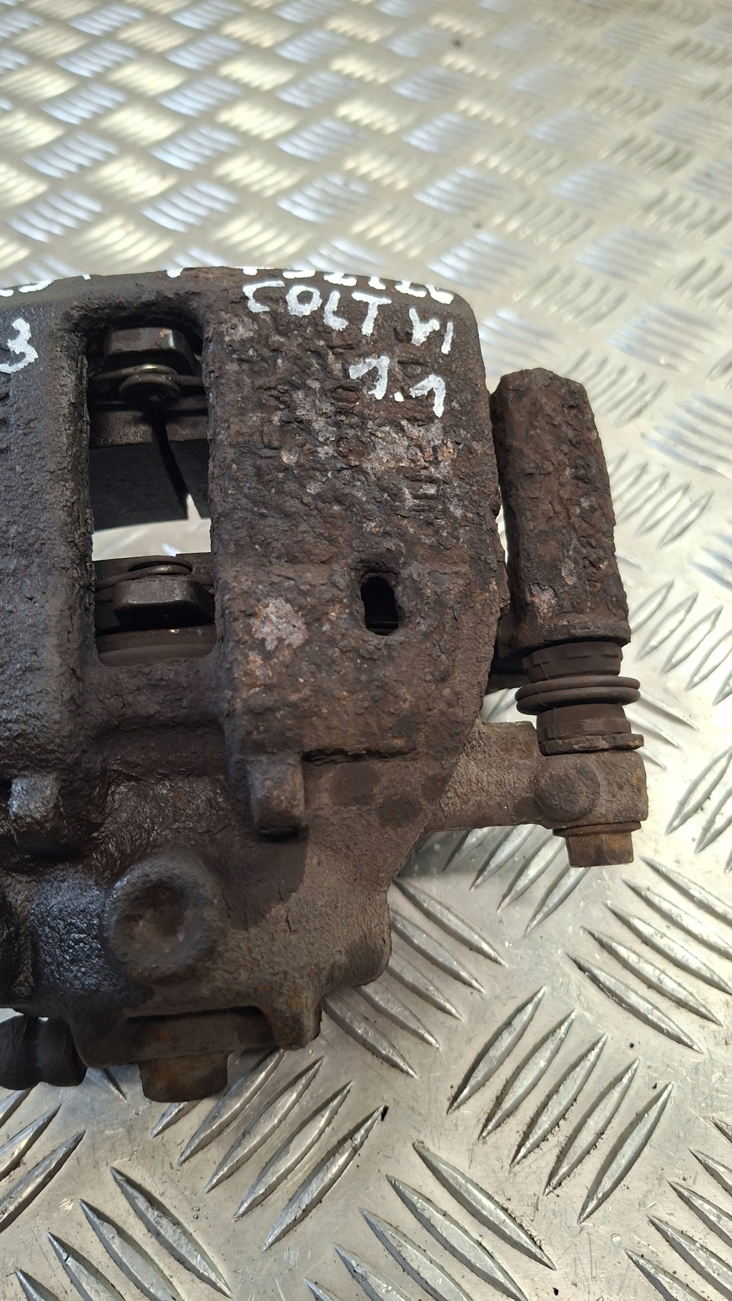 caliper brake left front MITSUBISHI COLT VI 1.1