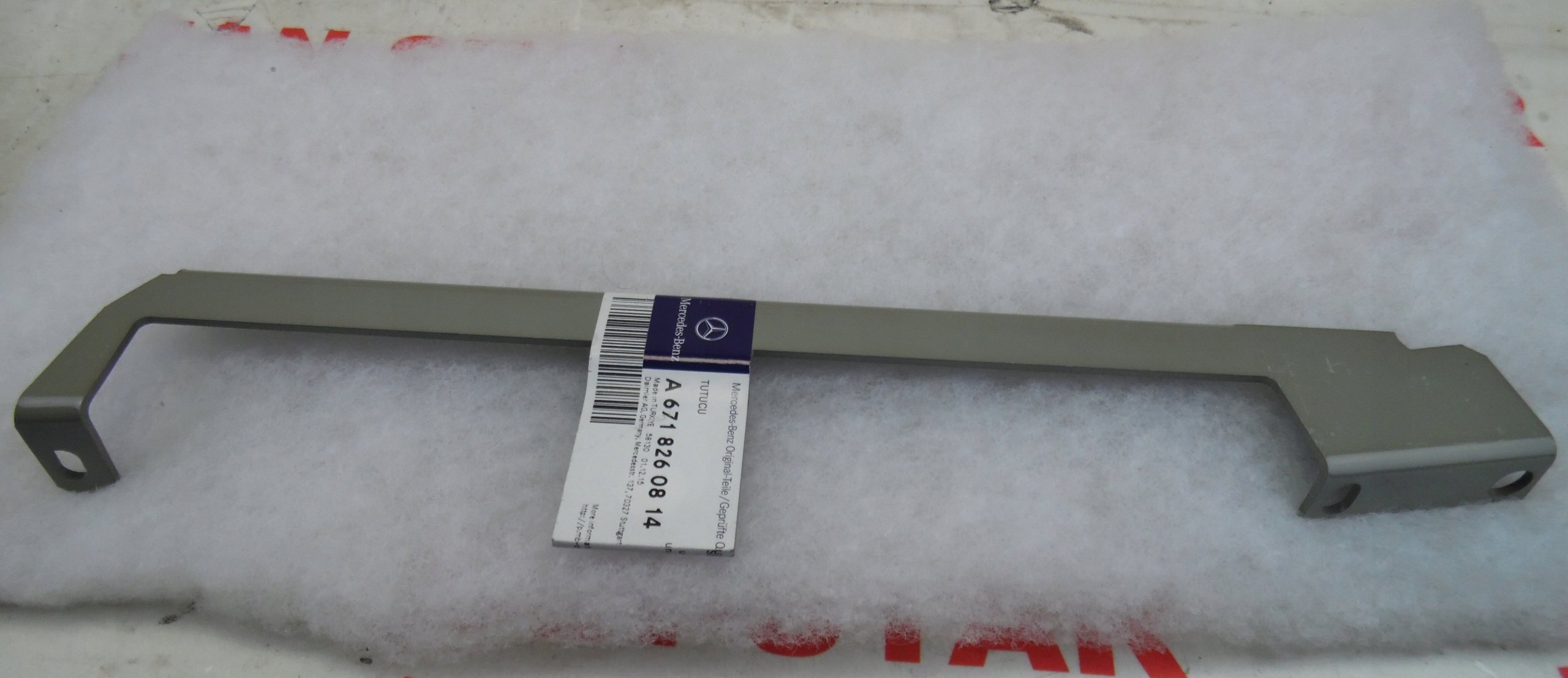 A6718260814 - Bracket / lower Mount of the Mercedes Conecto headlight