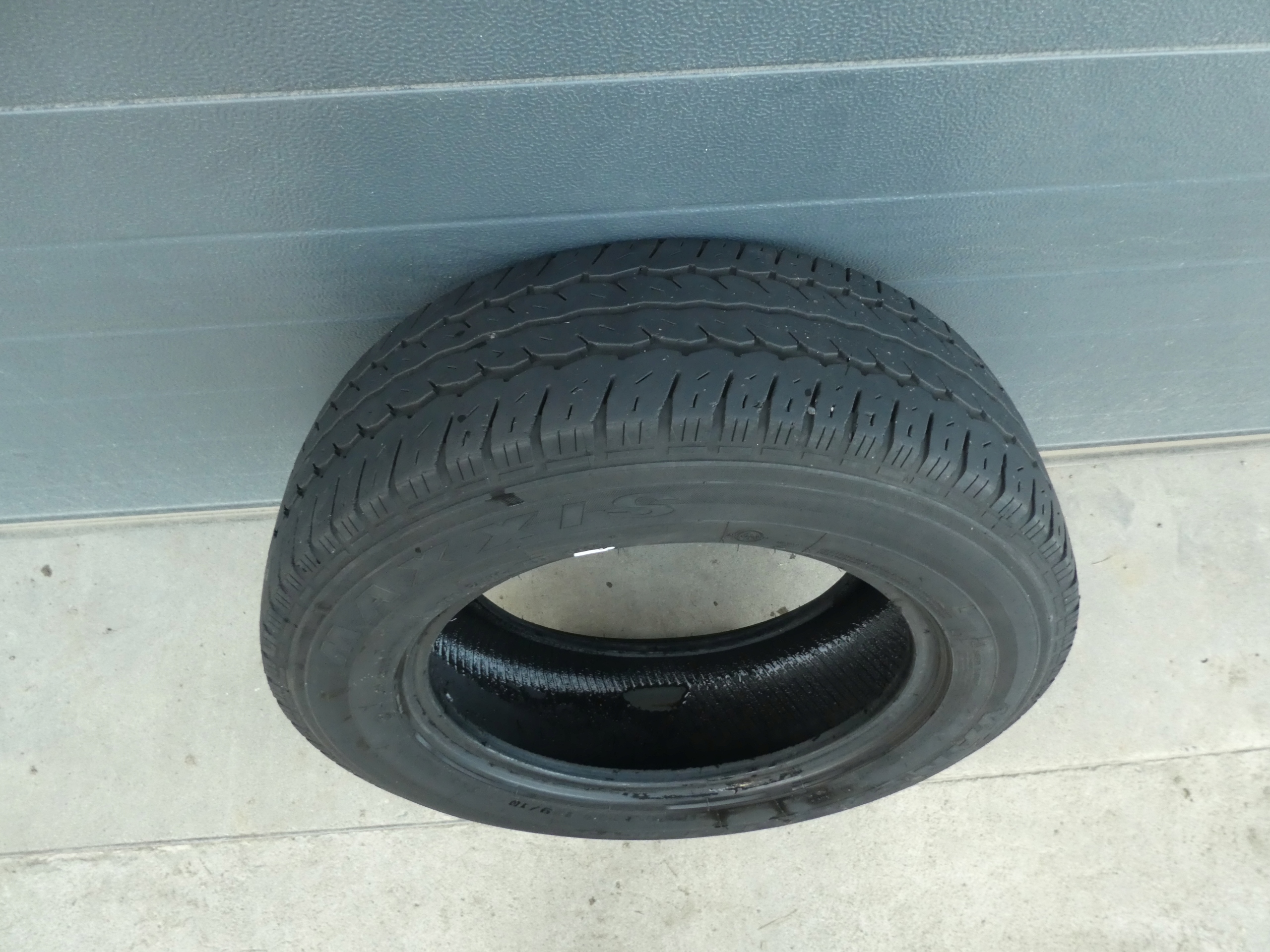 1X Reifen Maxxis 215/65/16C 2020R