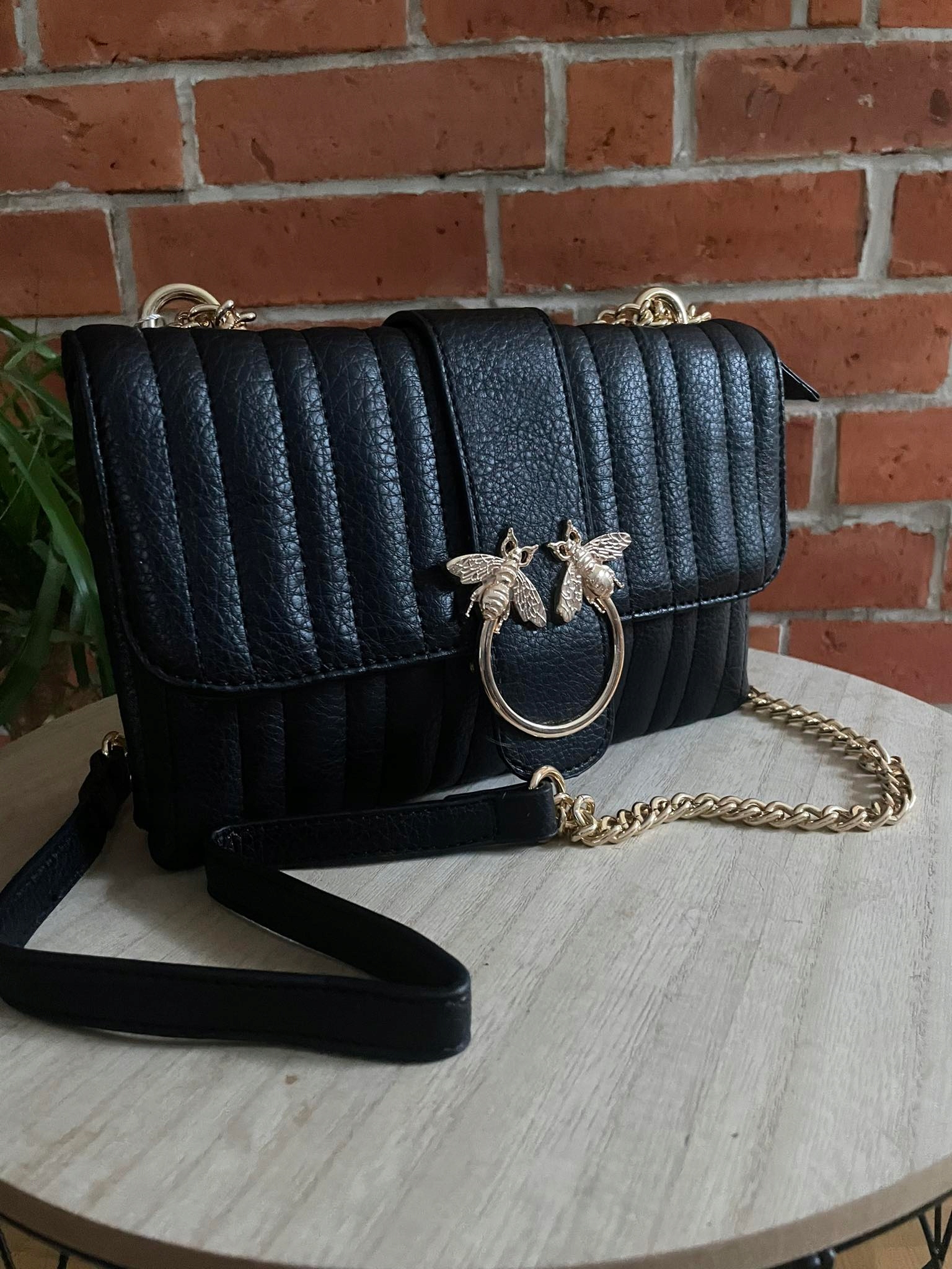 Torebka chanelka LISTONOSZKA PSZCZÓŁKI łańcuszek Materiał dominujący skóra ekologiczna