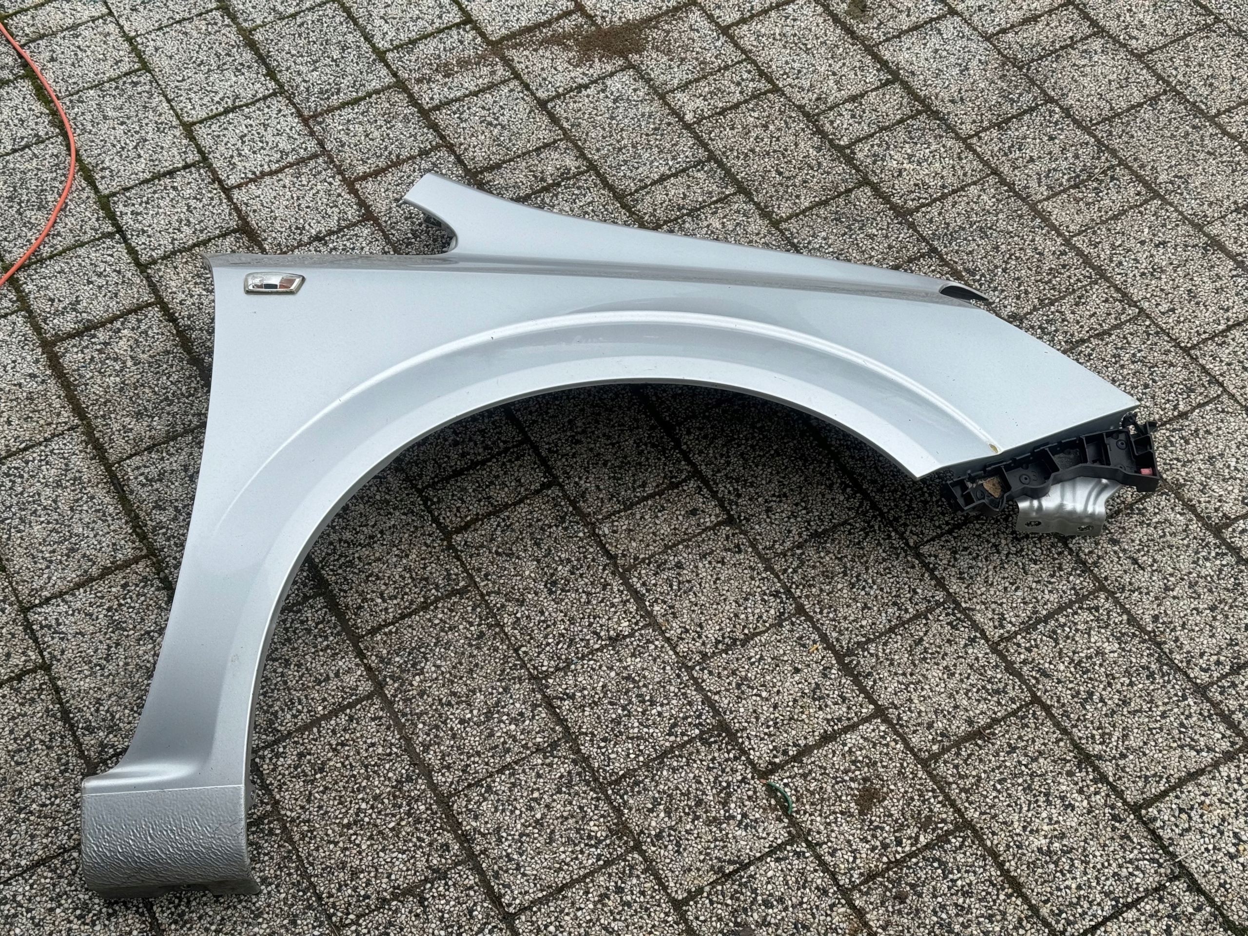 ZAFIRA B Z157 BLOTNIK LEWY PRZOD