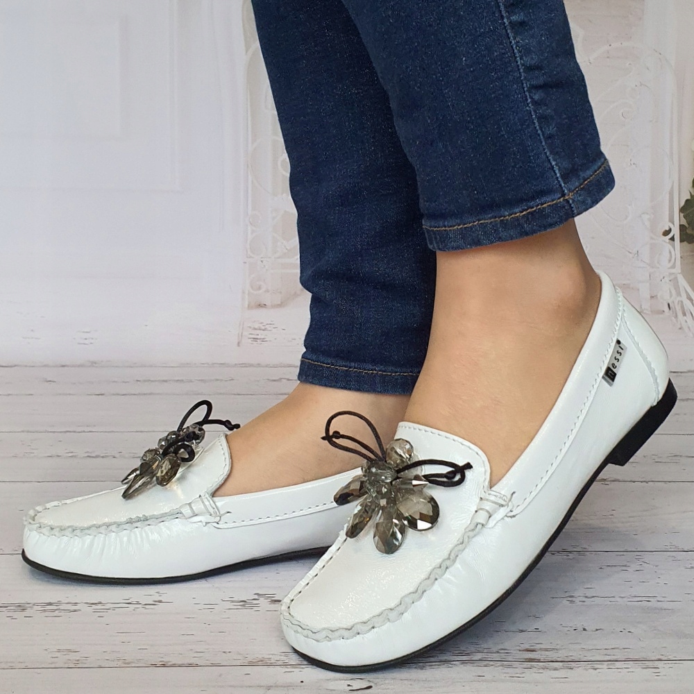 

Mokasyny białe lakier ozdoba Nessi 21038 rozm. 39