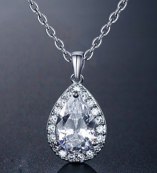 EKSKLUZYWNY NASZYJNIK, DIAMENTOWE CYRKONIE, PIĘKNY Marka TOTU