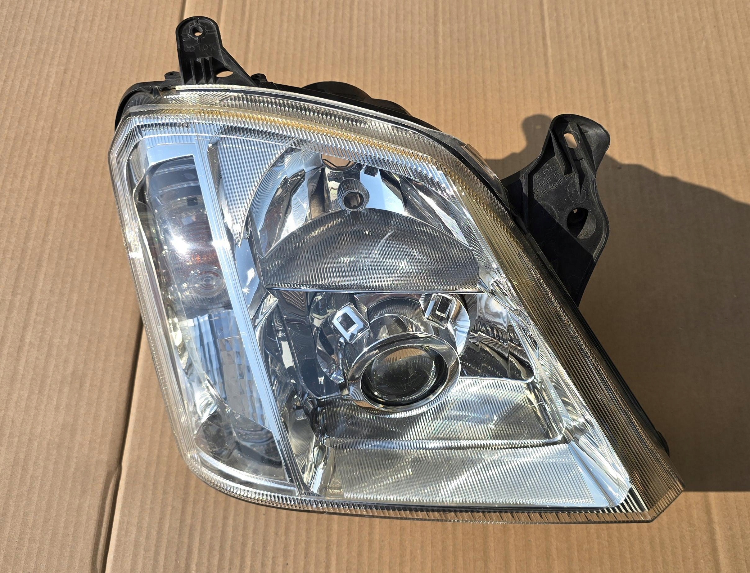light right front front XENON OPEL MERIVA A 93321055 89307580