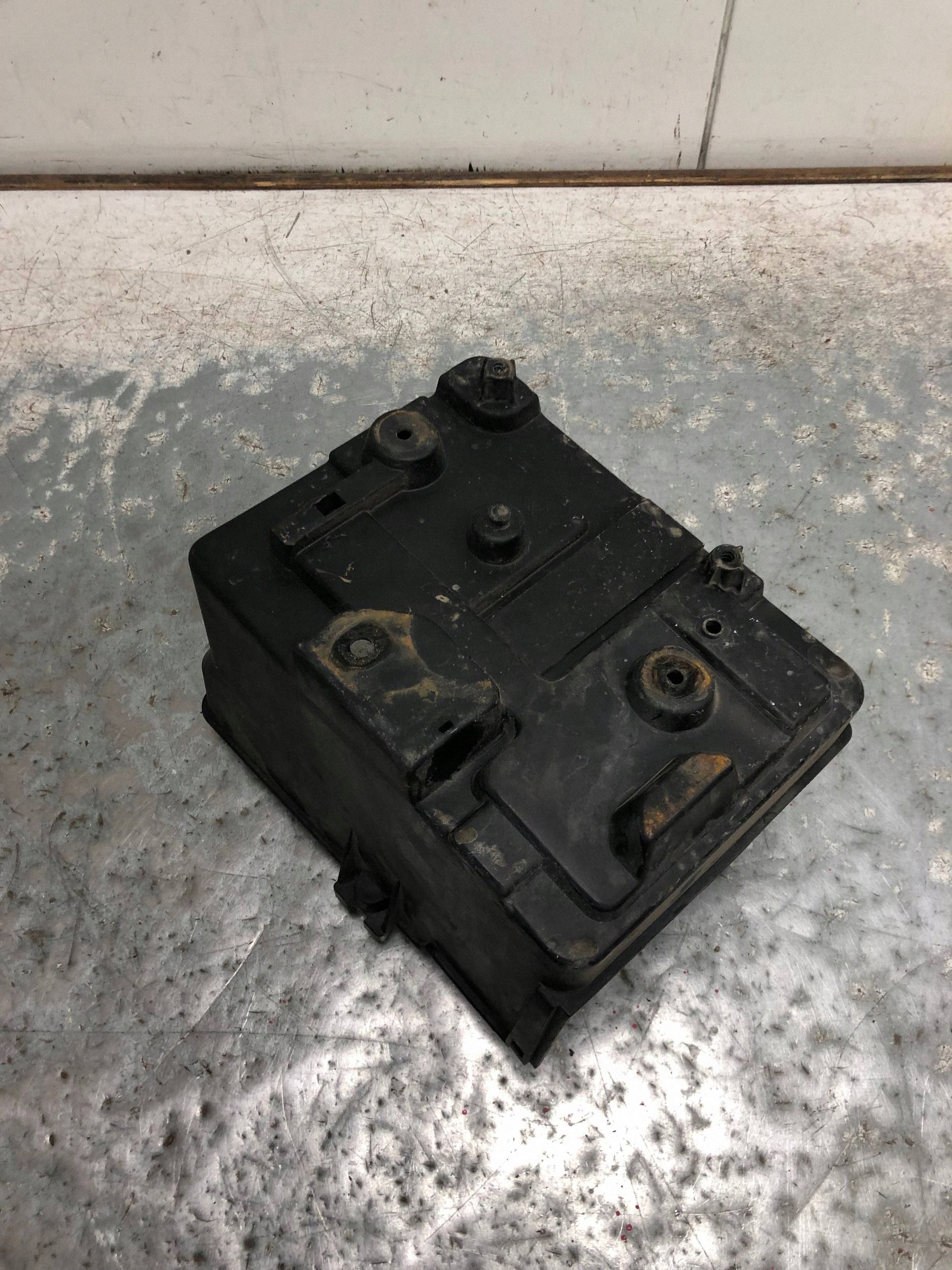 držiak Obal akumulátora FORD FIESTA MK7 8V21-10723-AC