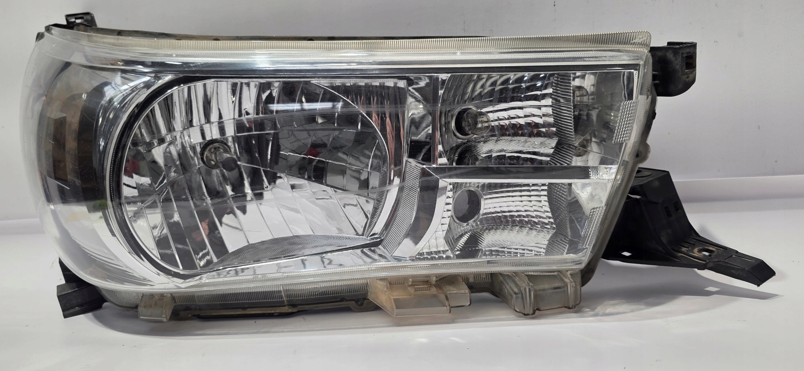 light right front TOYOTA HILUX VIII 15-20 original EUROPA