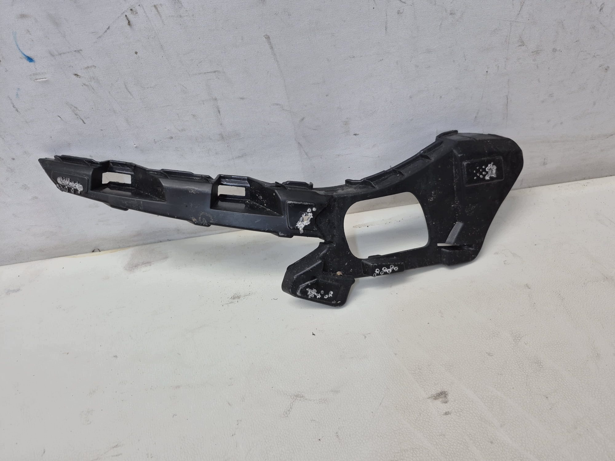 RENAULT MEGANE IV support holder of a bumper right front 620366190R