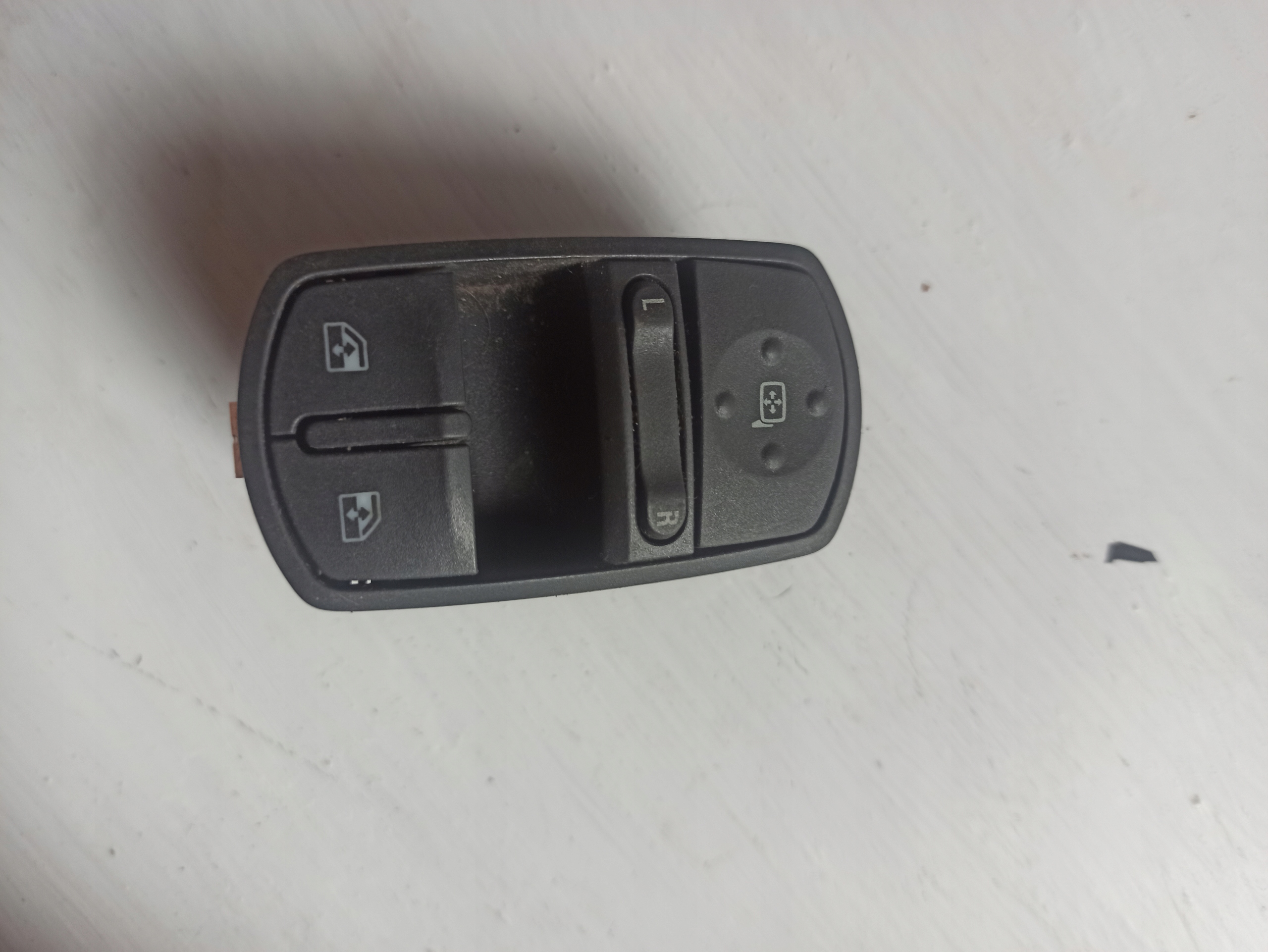 control panel of the window driver´s OPEL CORSA D 13 258 521 AA