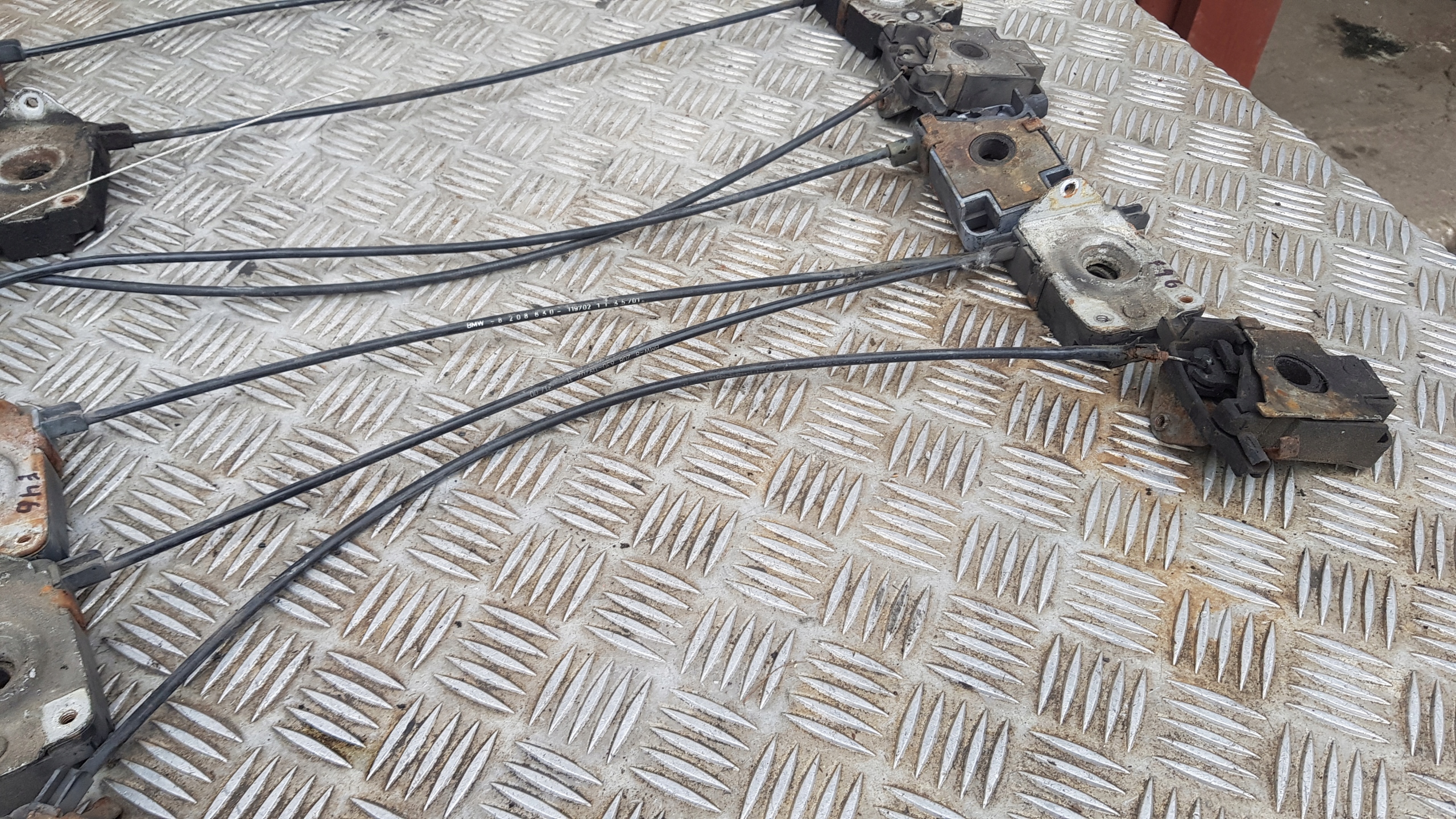 BMW 3 E46 lock ZAMKI bonnets rope left + right komplet