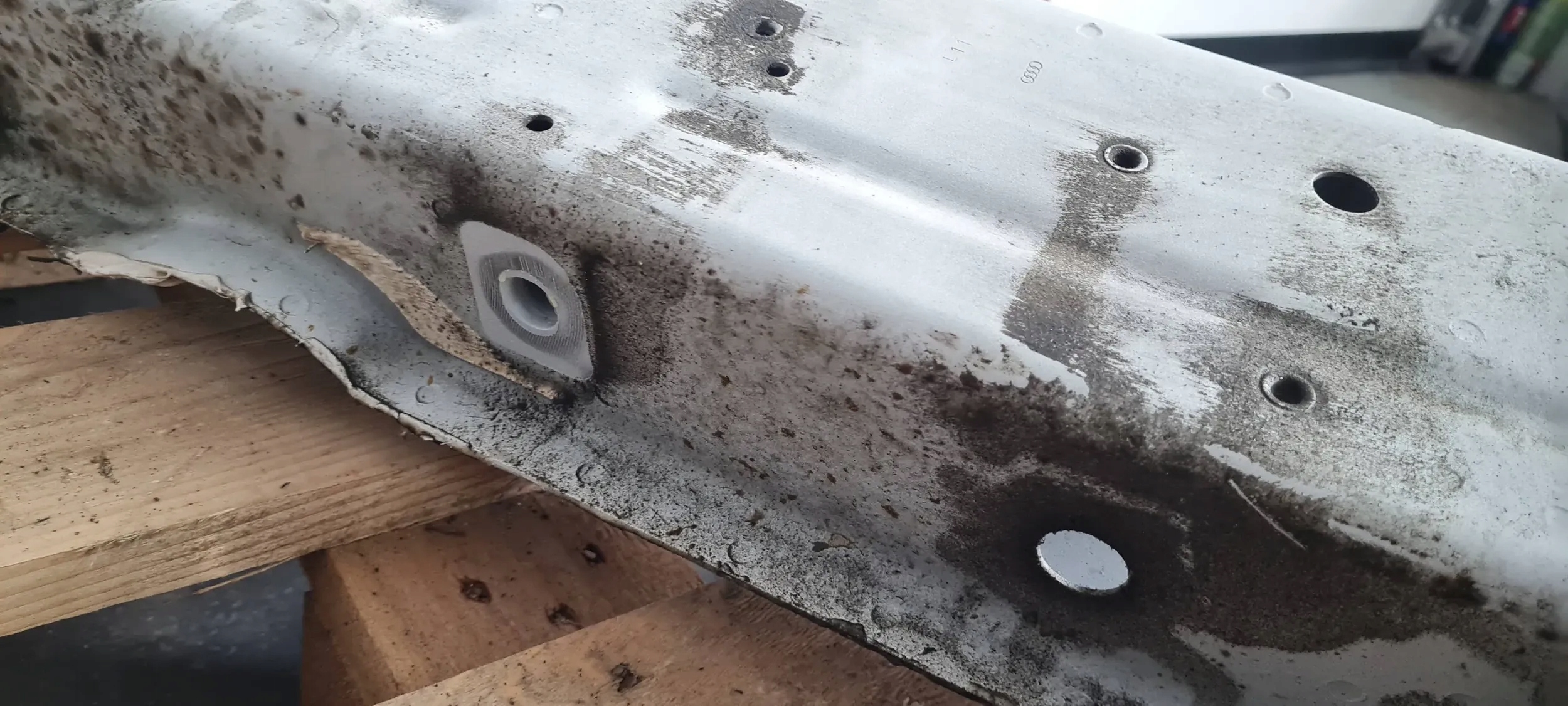 A4 B9 8W S4 quarter left left front LS9R A5 8W S5