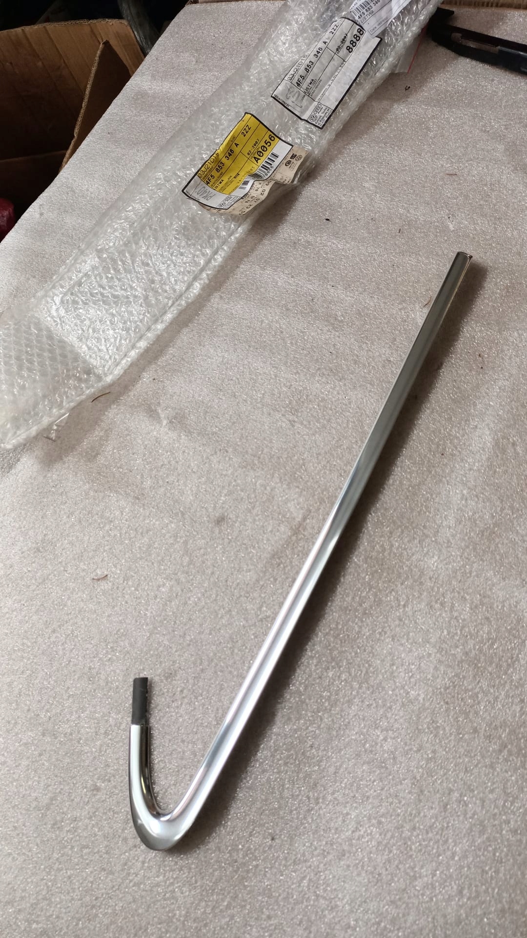 4F5853346A2ZZ Listwa ozdobna szyby bocznej chromowy